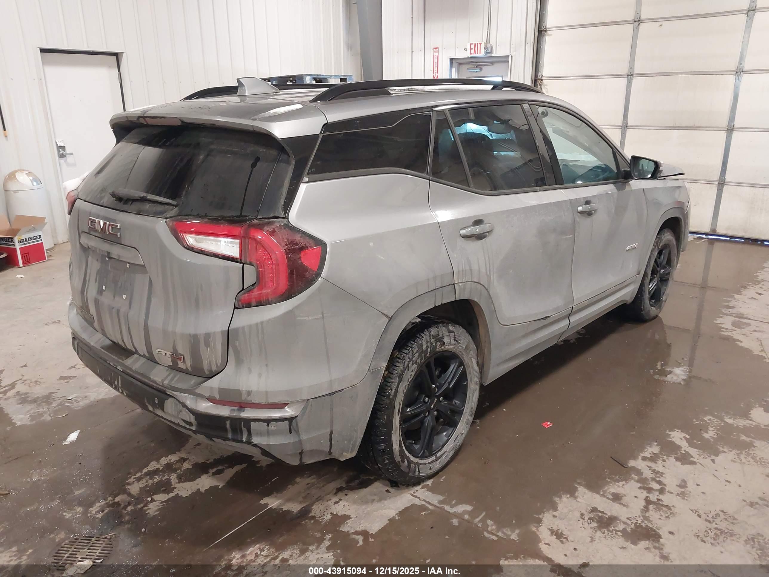 GMC TERRAIN image 4