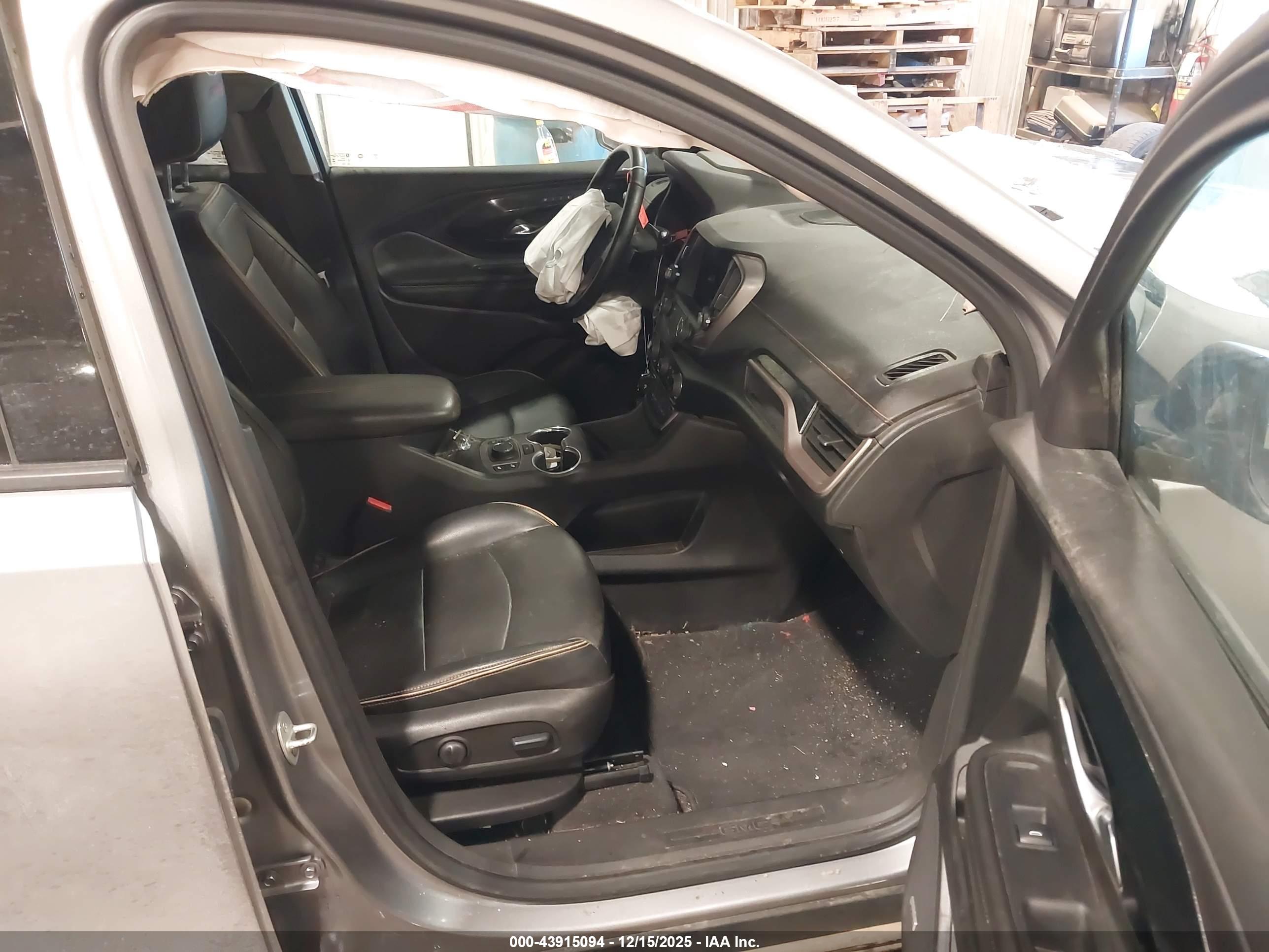 GMC TERRAIN image 5