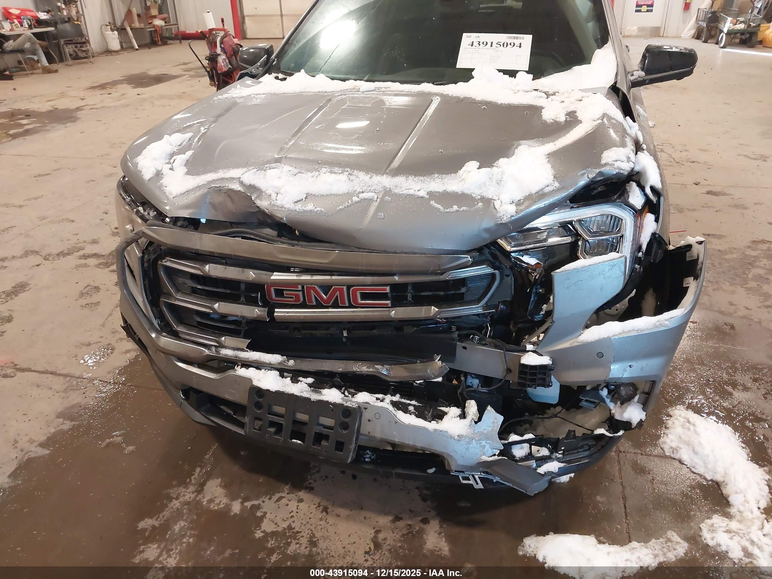 GMC TERRAIN image 6
