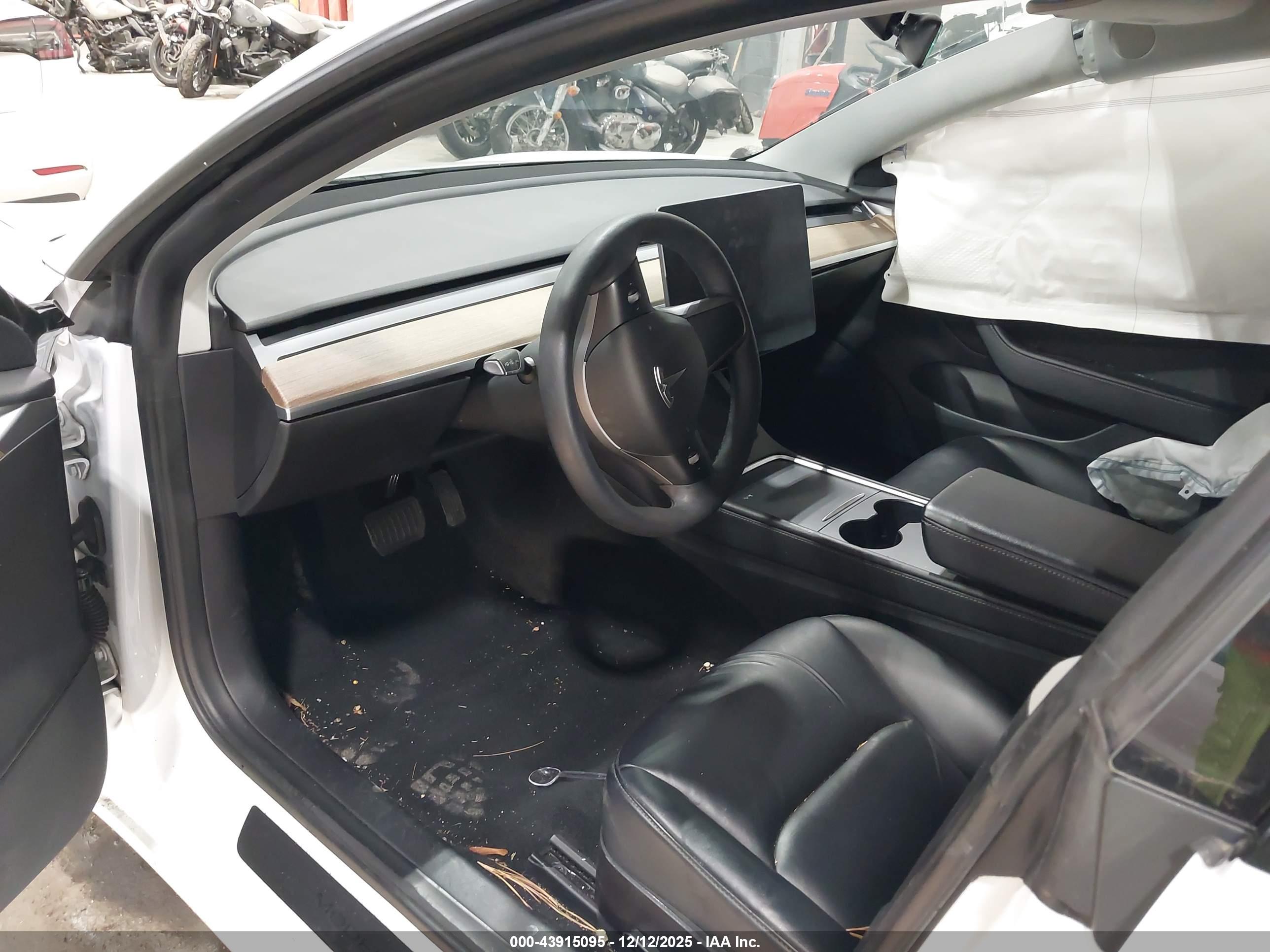 TESLA MODEL image 5