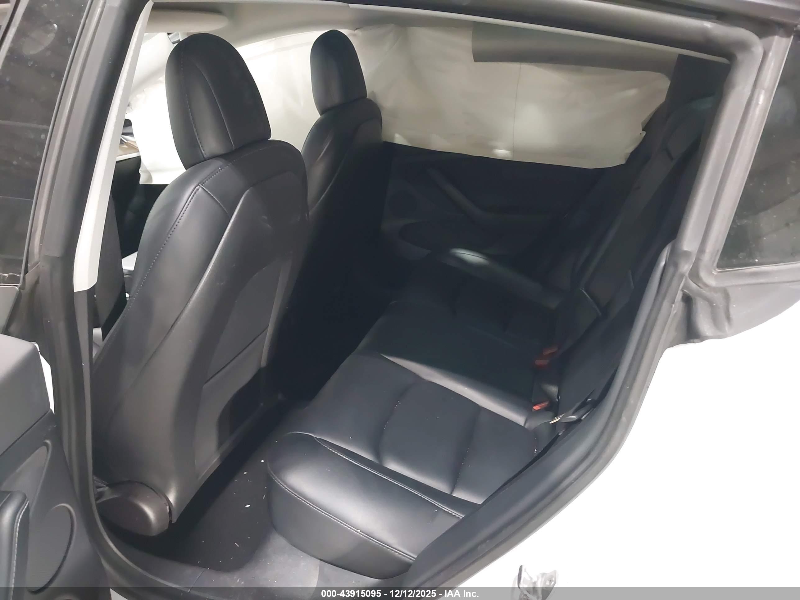 TESLA MODEL image 8