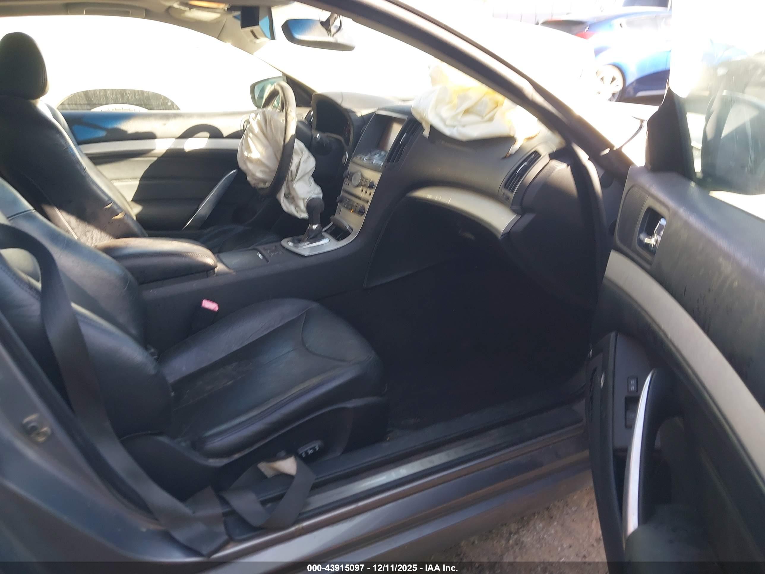 INFINITI G37 image 5