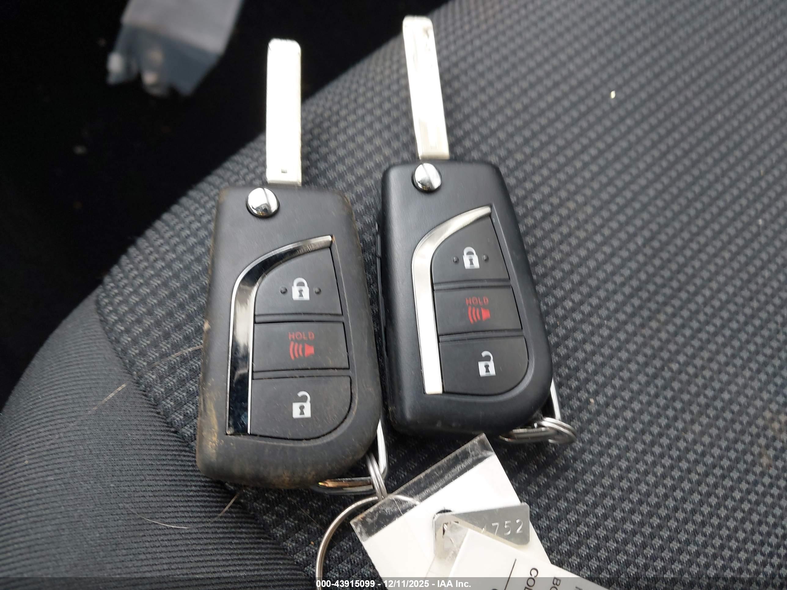 TOYOTA RAV4 image 11