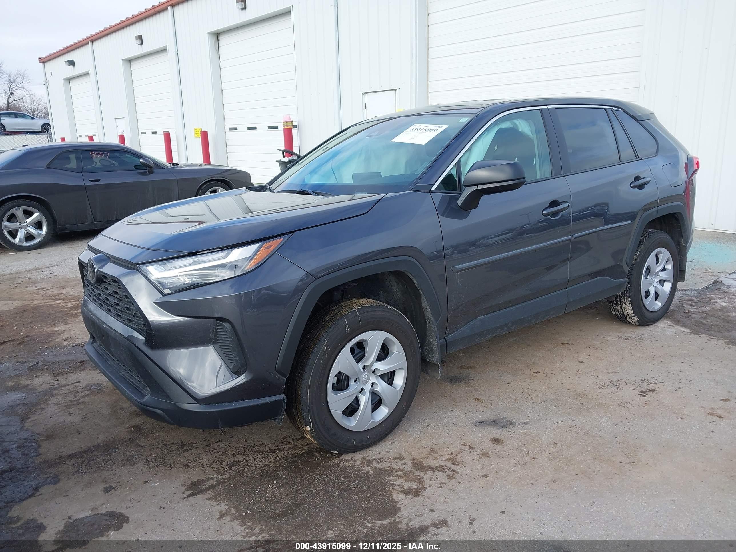 TOYOTA RAV4 image 2