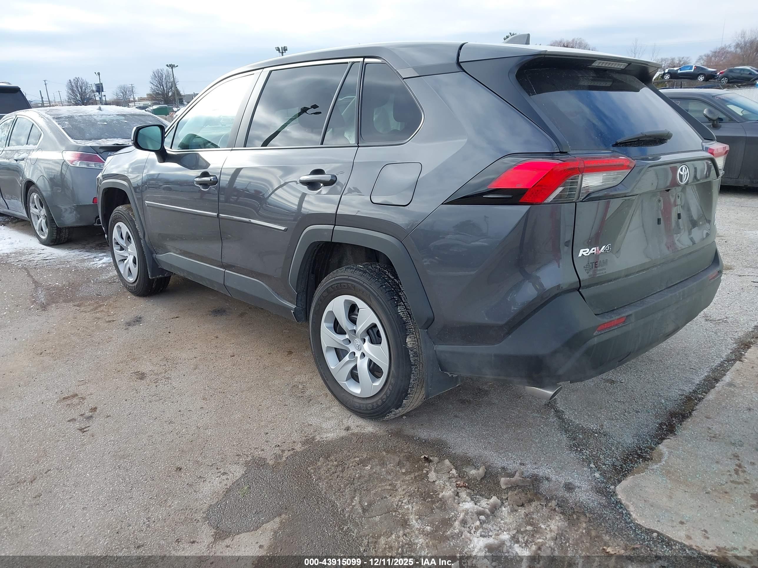 TOYOTA RAV4 image 3
