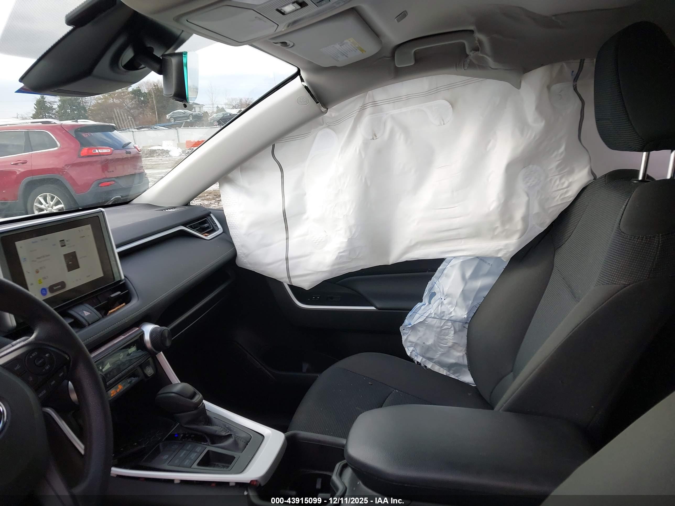 TOYOTA RAV4 image 5