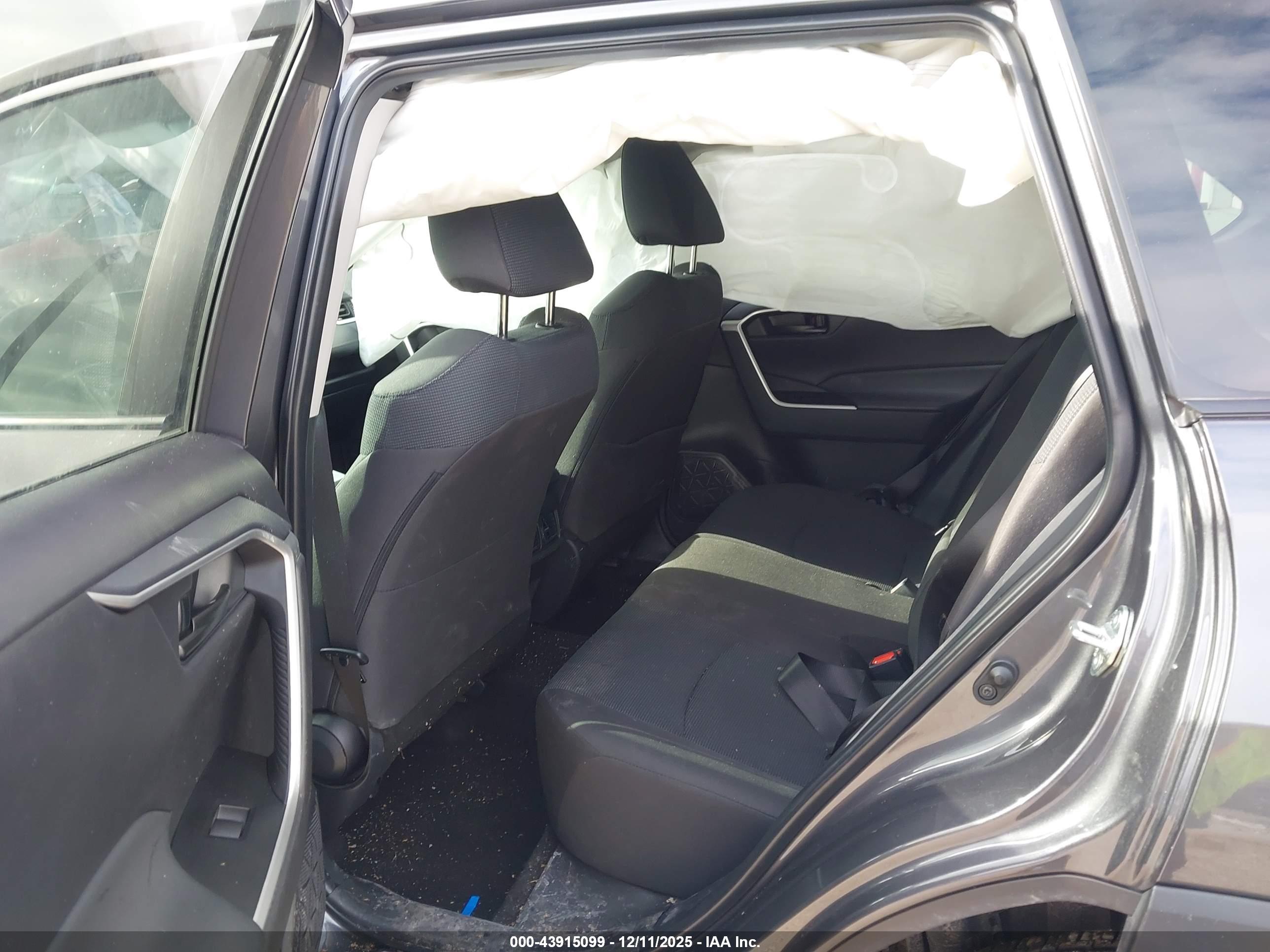 TOYOTA RAV4 image 8