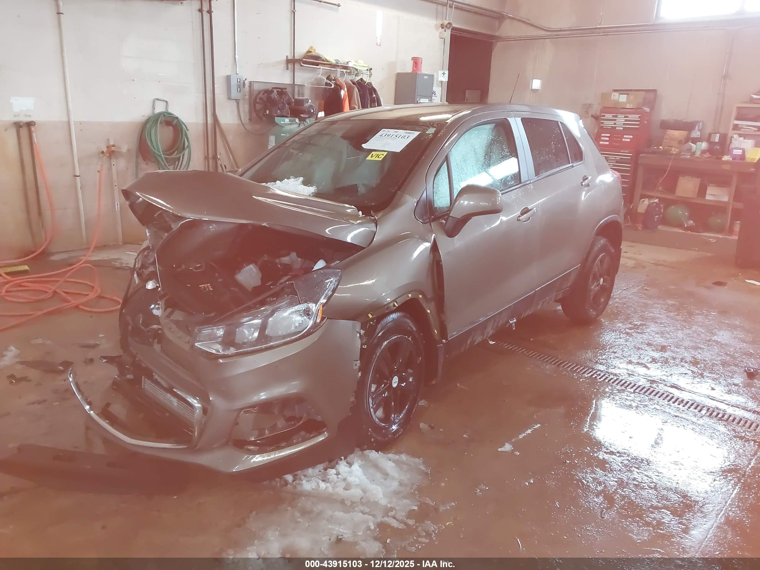 CHEVROLET TRAX image 2