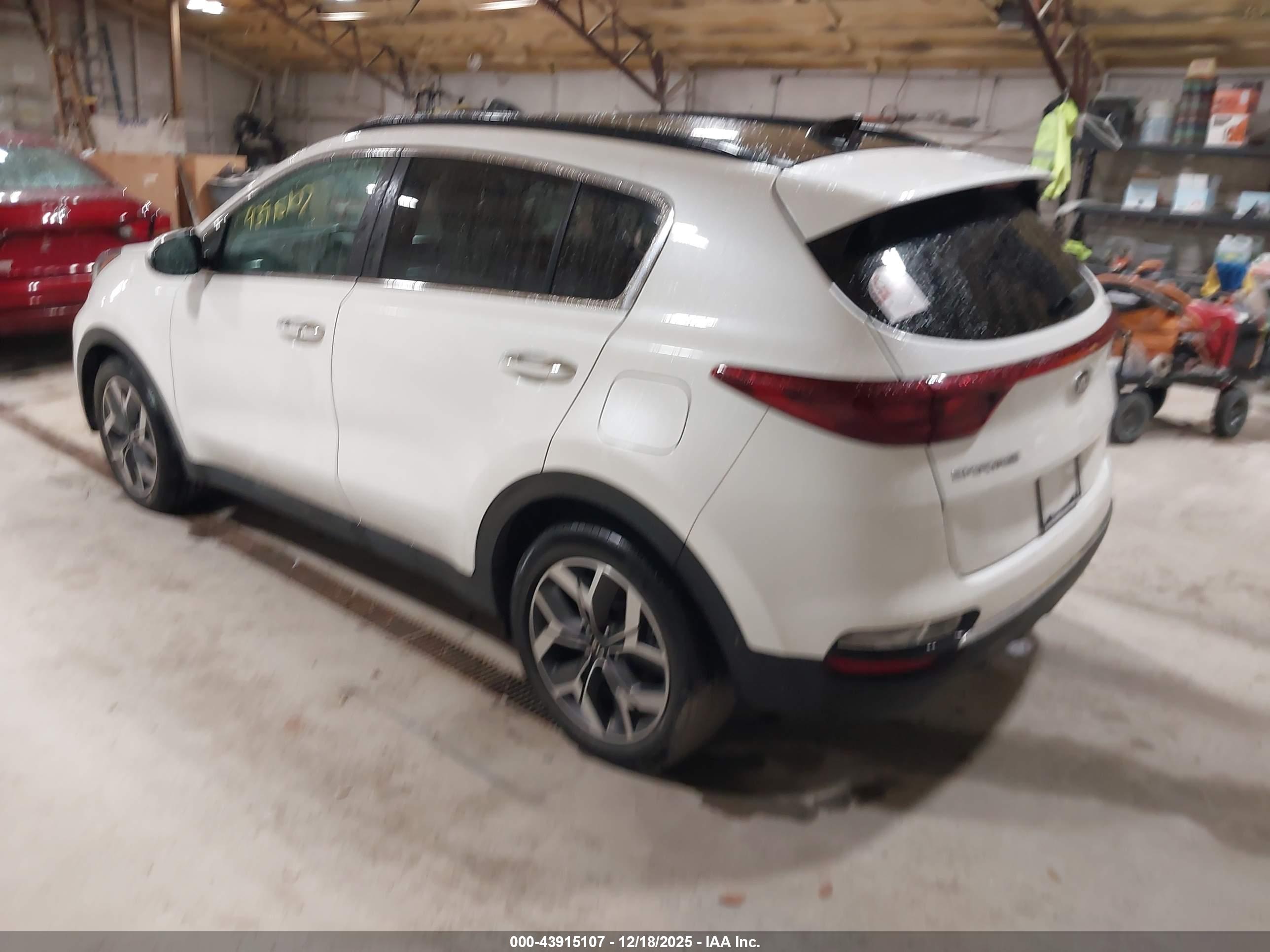 KIA SPORTAGE image 3