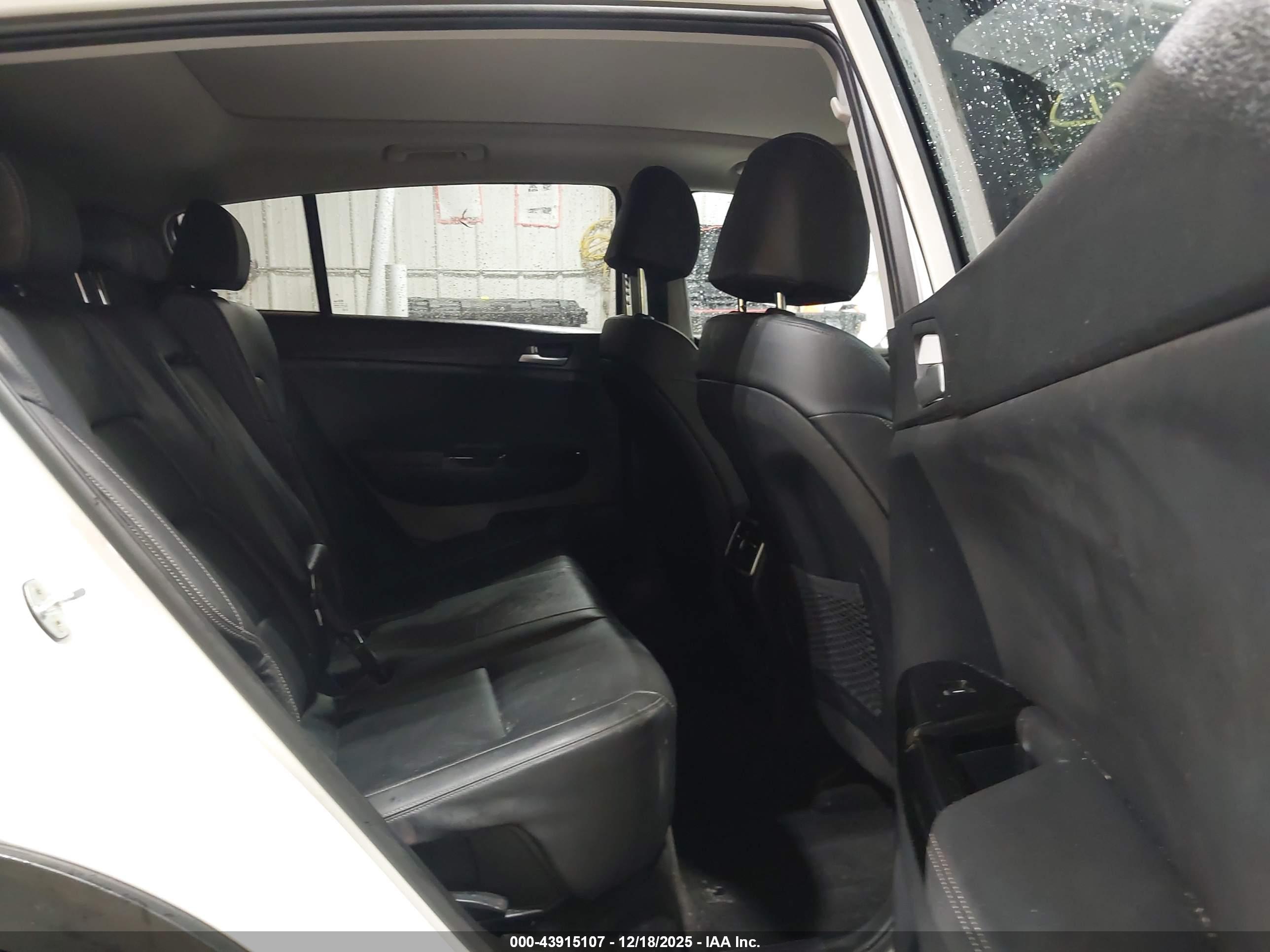 KIA SPORTAGE image 8