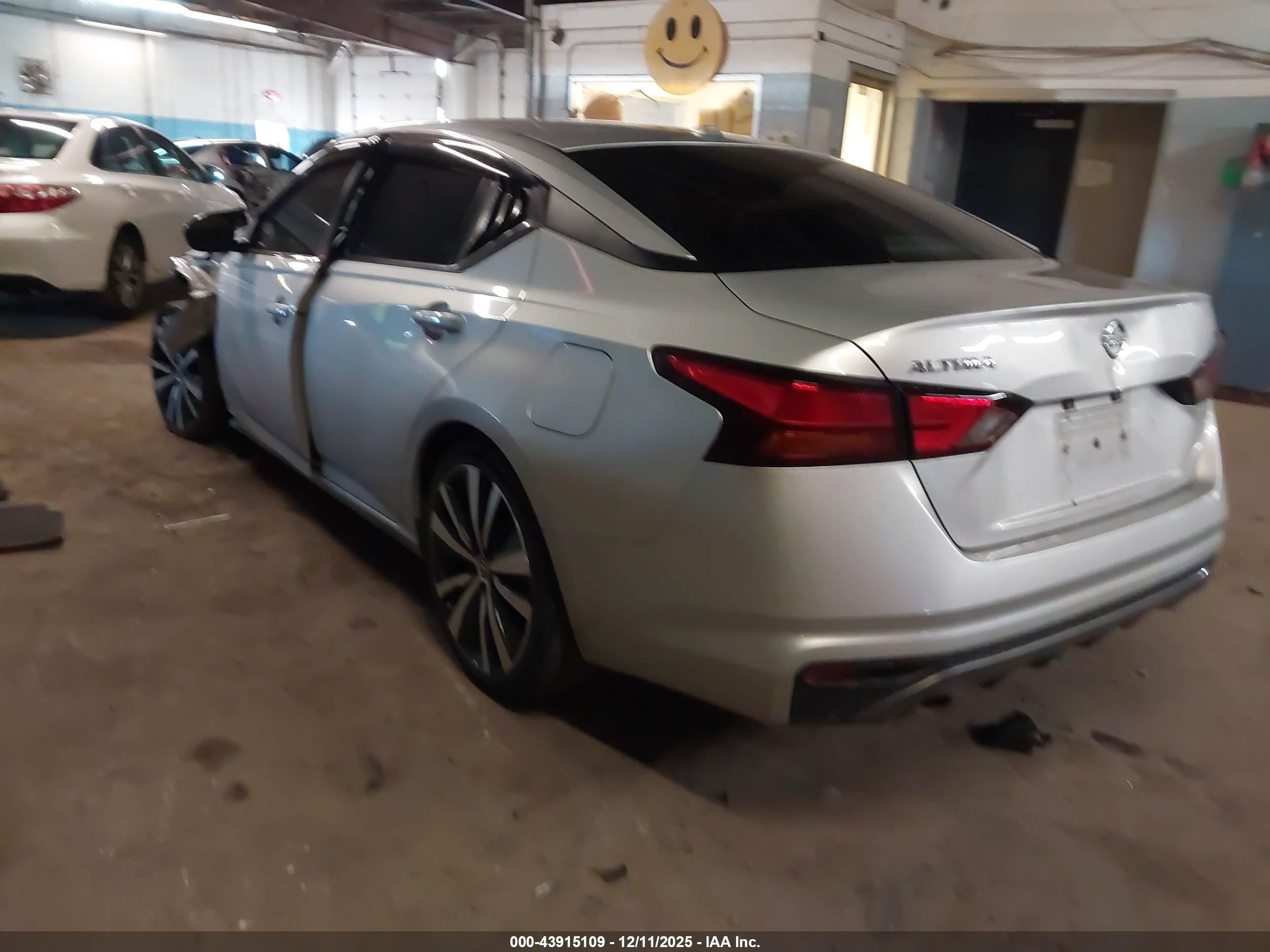 NISSAN ALTIMA image 3