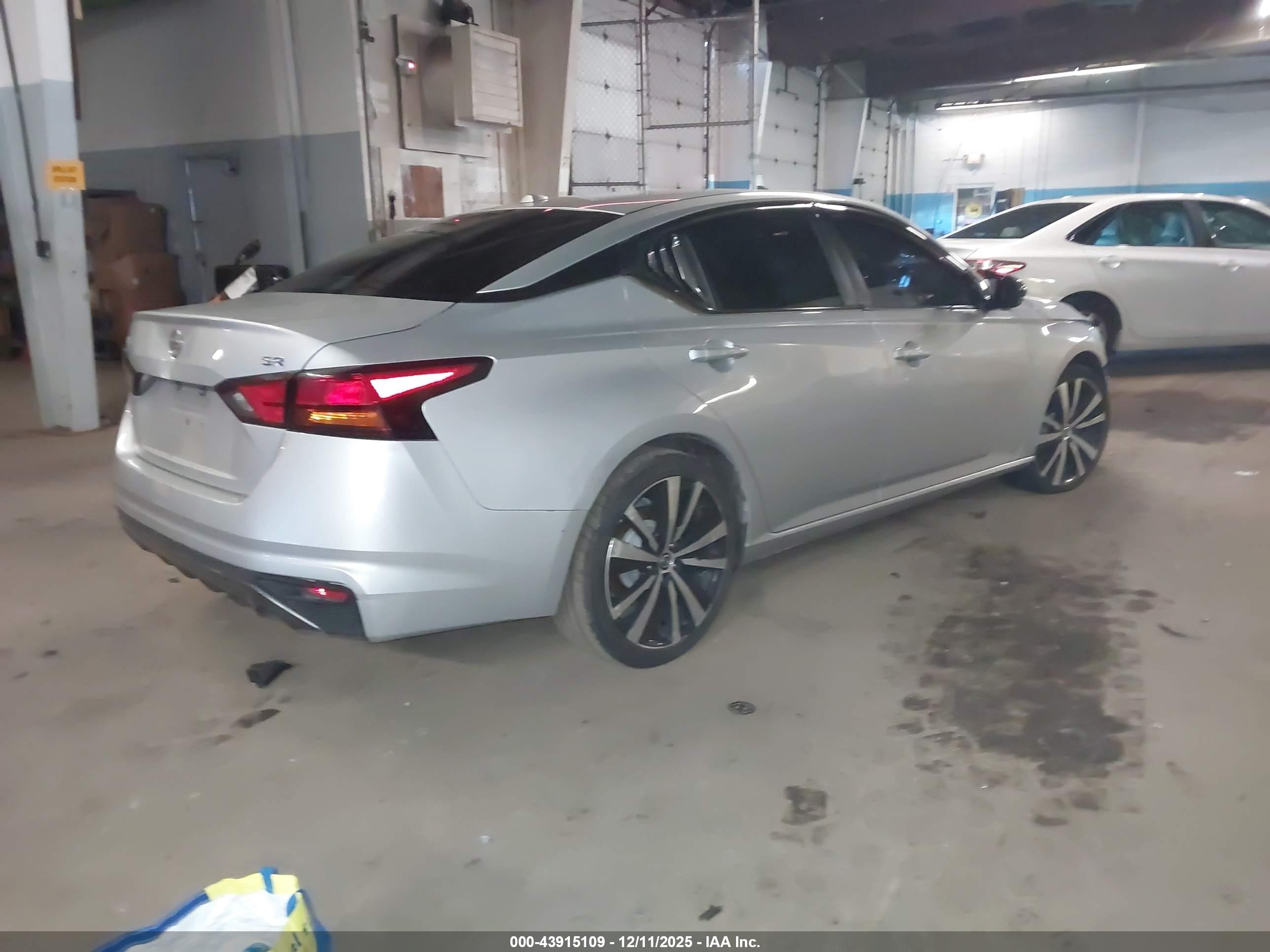 NISSAN ALTIMA image 4