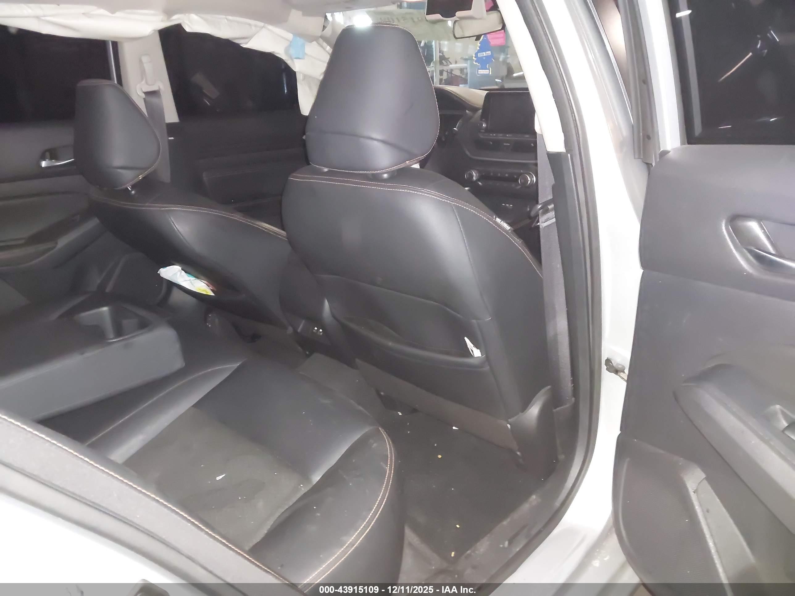 NISSAN ALTIMA image 8