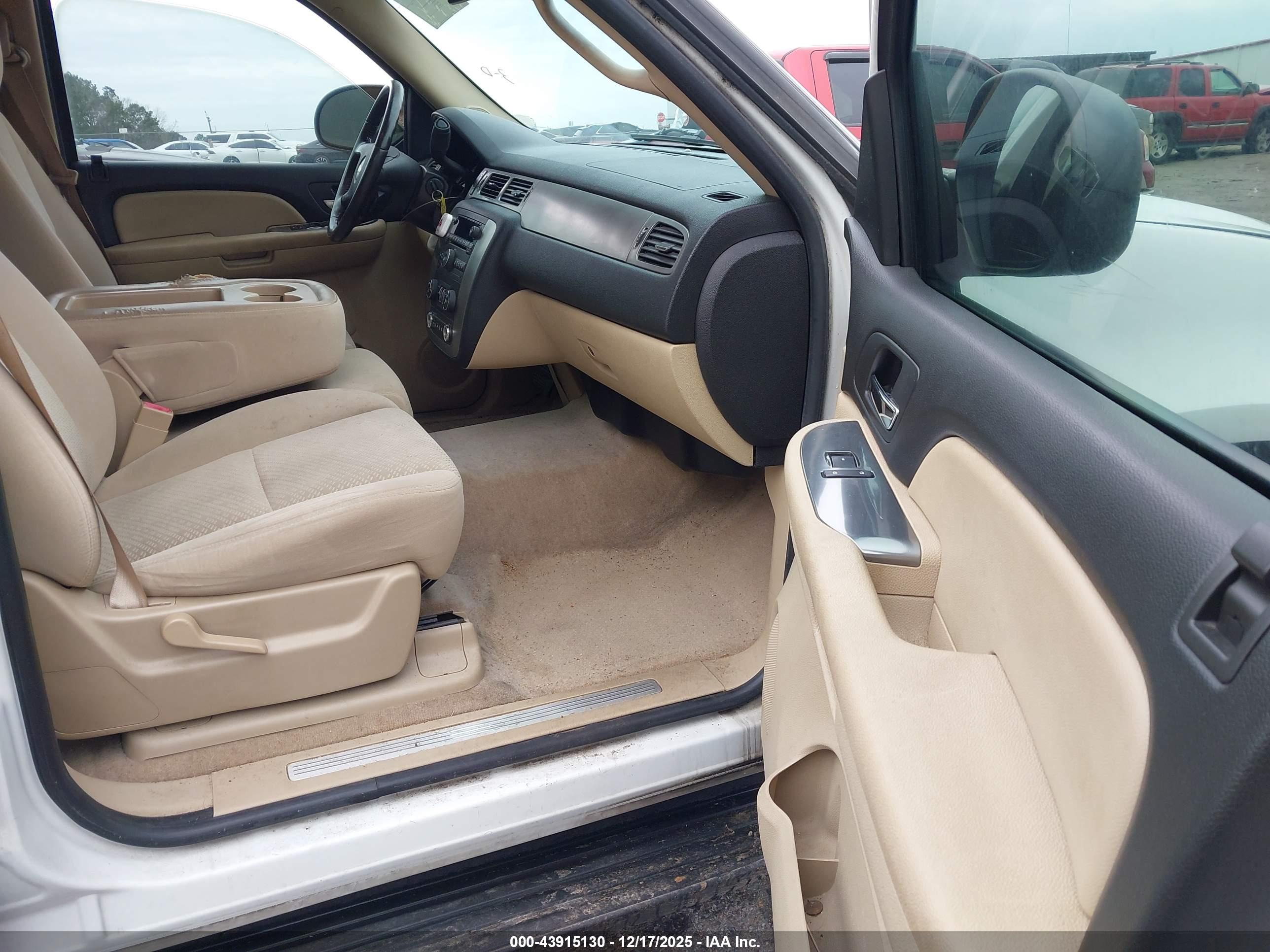 CHEVROLET TAHOE image 5