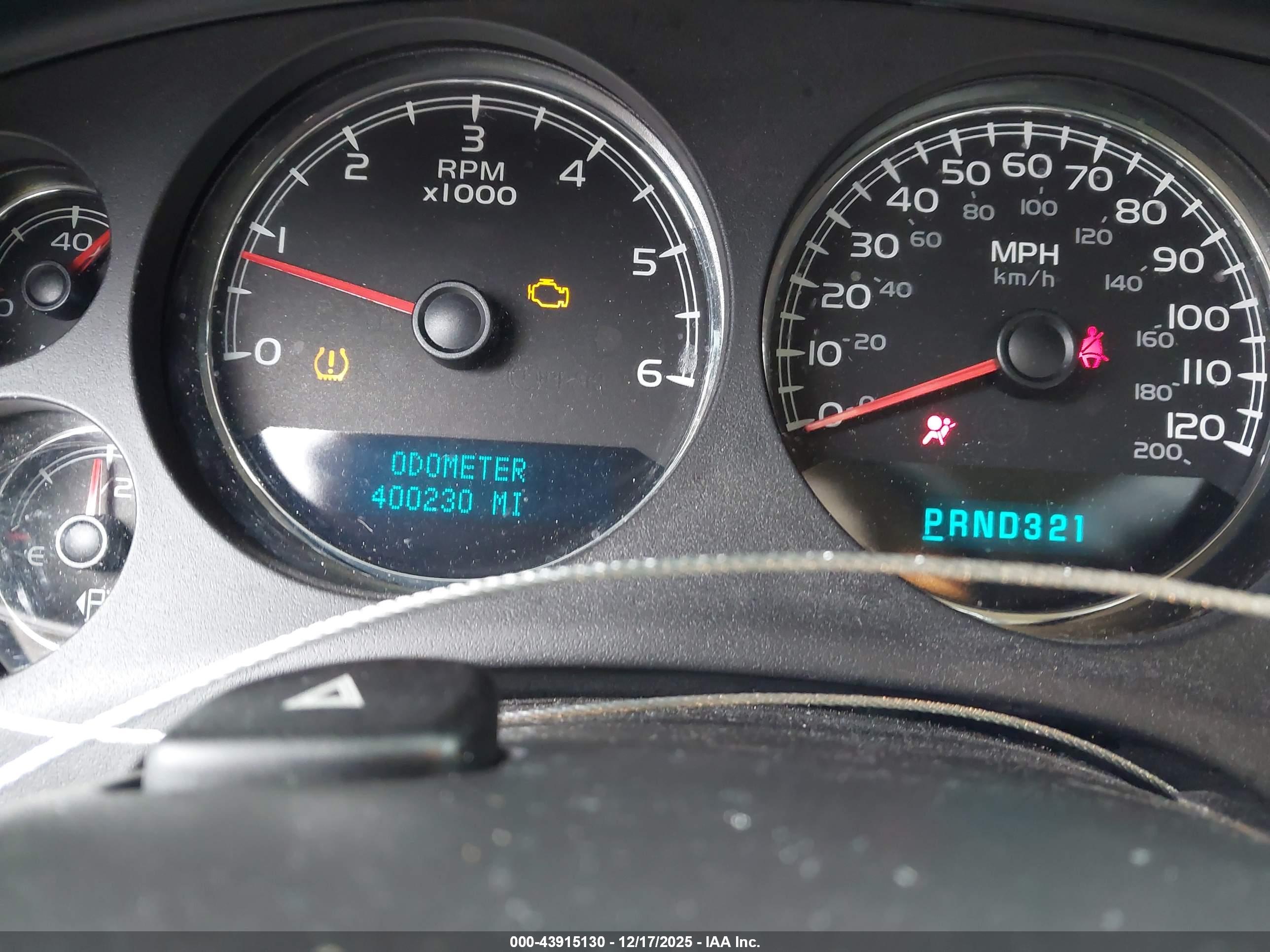 CHEVROLET TAHOE image 7