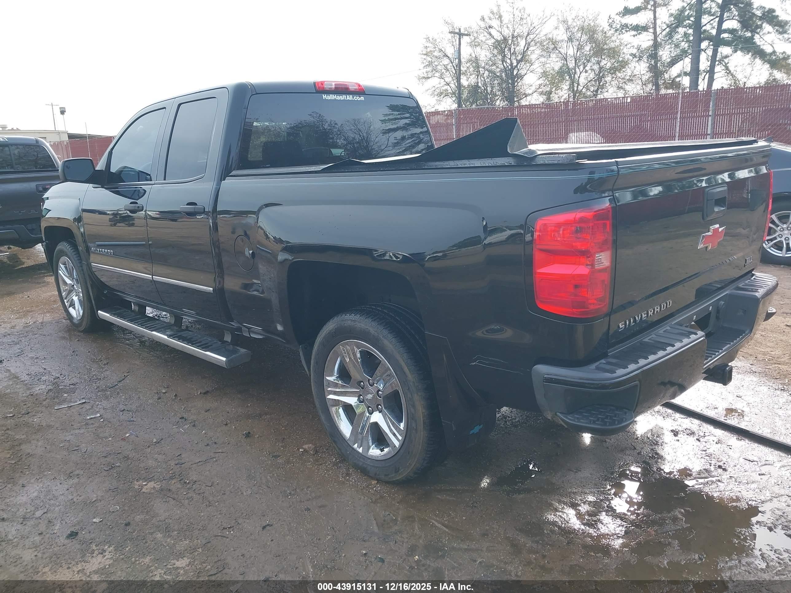 CHEVROLET SILVERADO image 3
