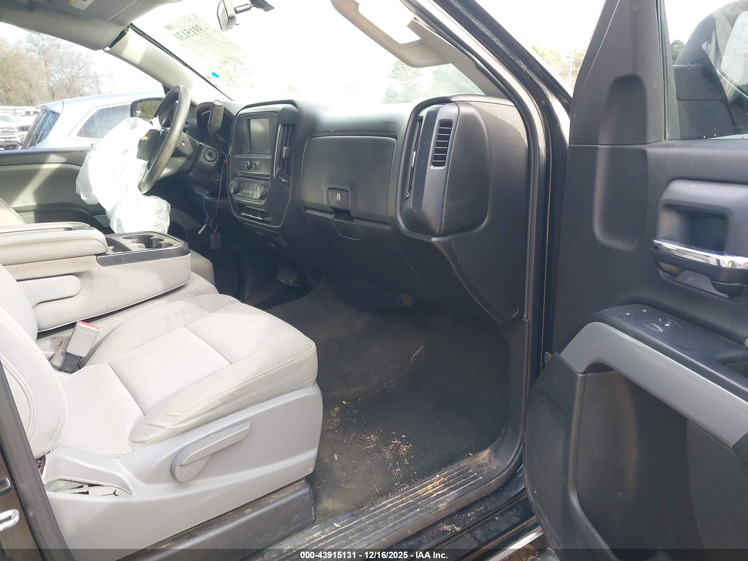 CHEVROLET SILVERADO image 5