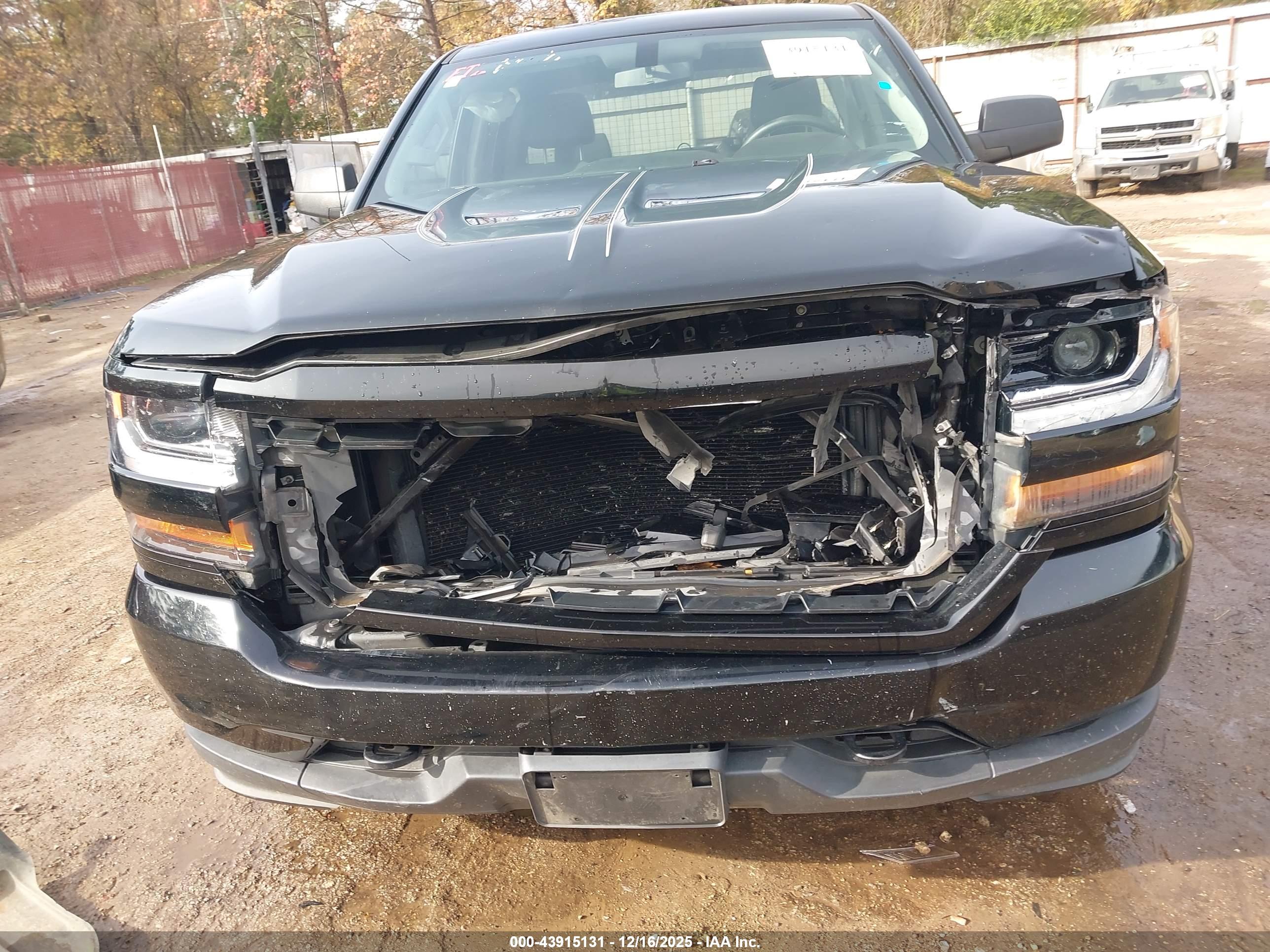 CHEVROLET SILVERADO image 6