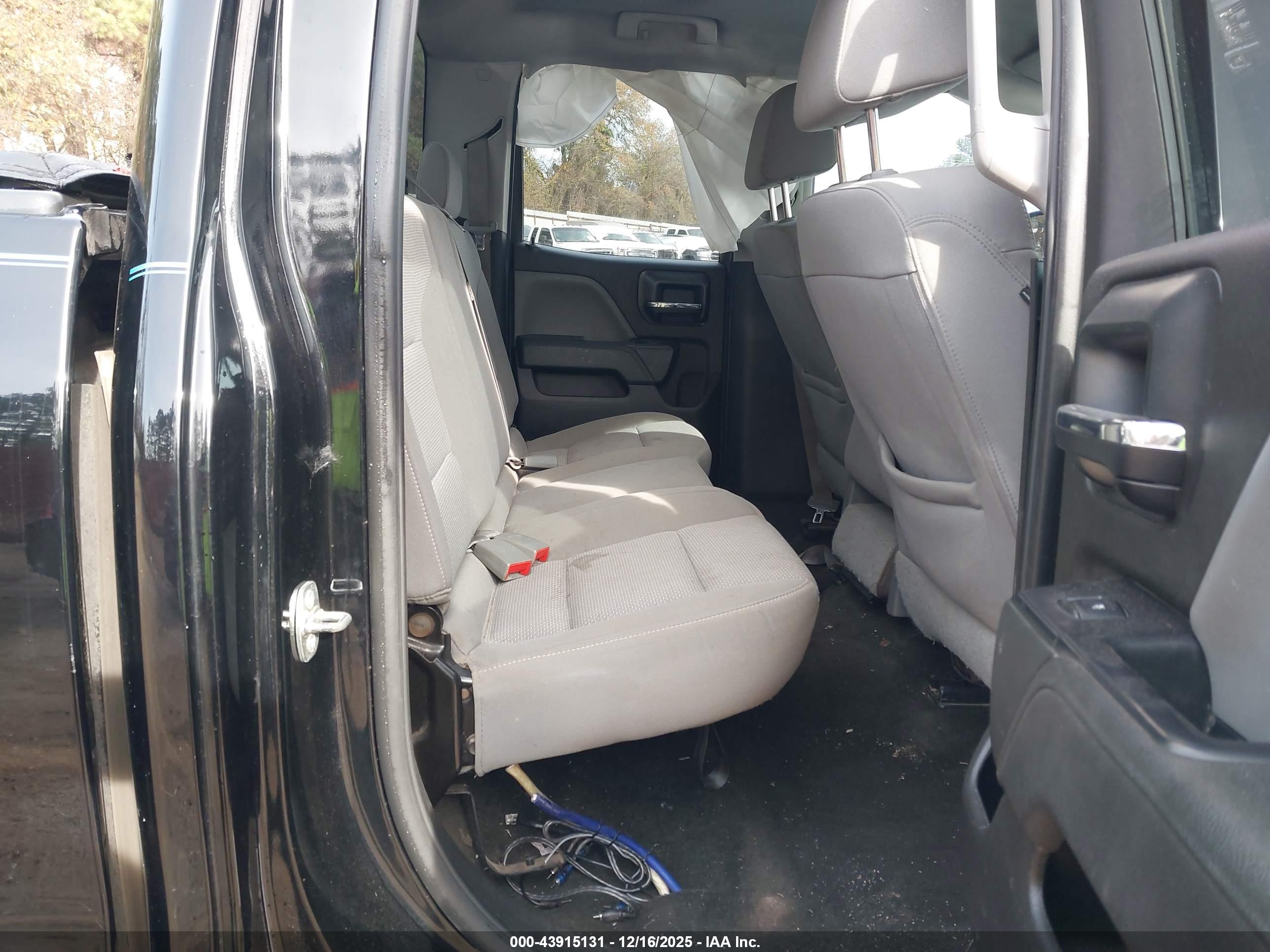 CHEVROLET SILVERADO image 8