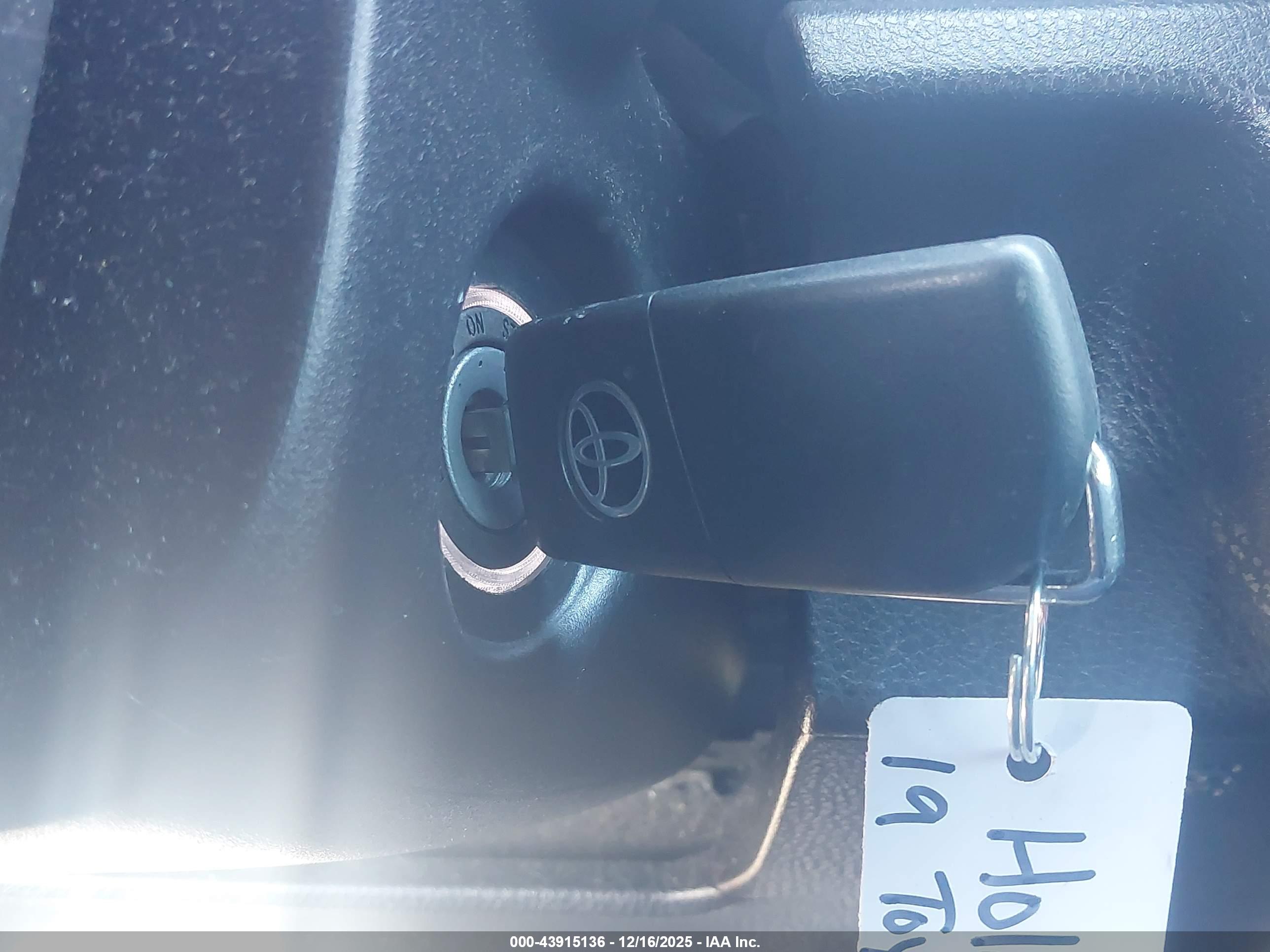 TOYOTA CAMRY image 11