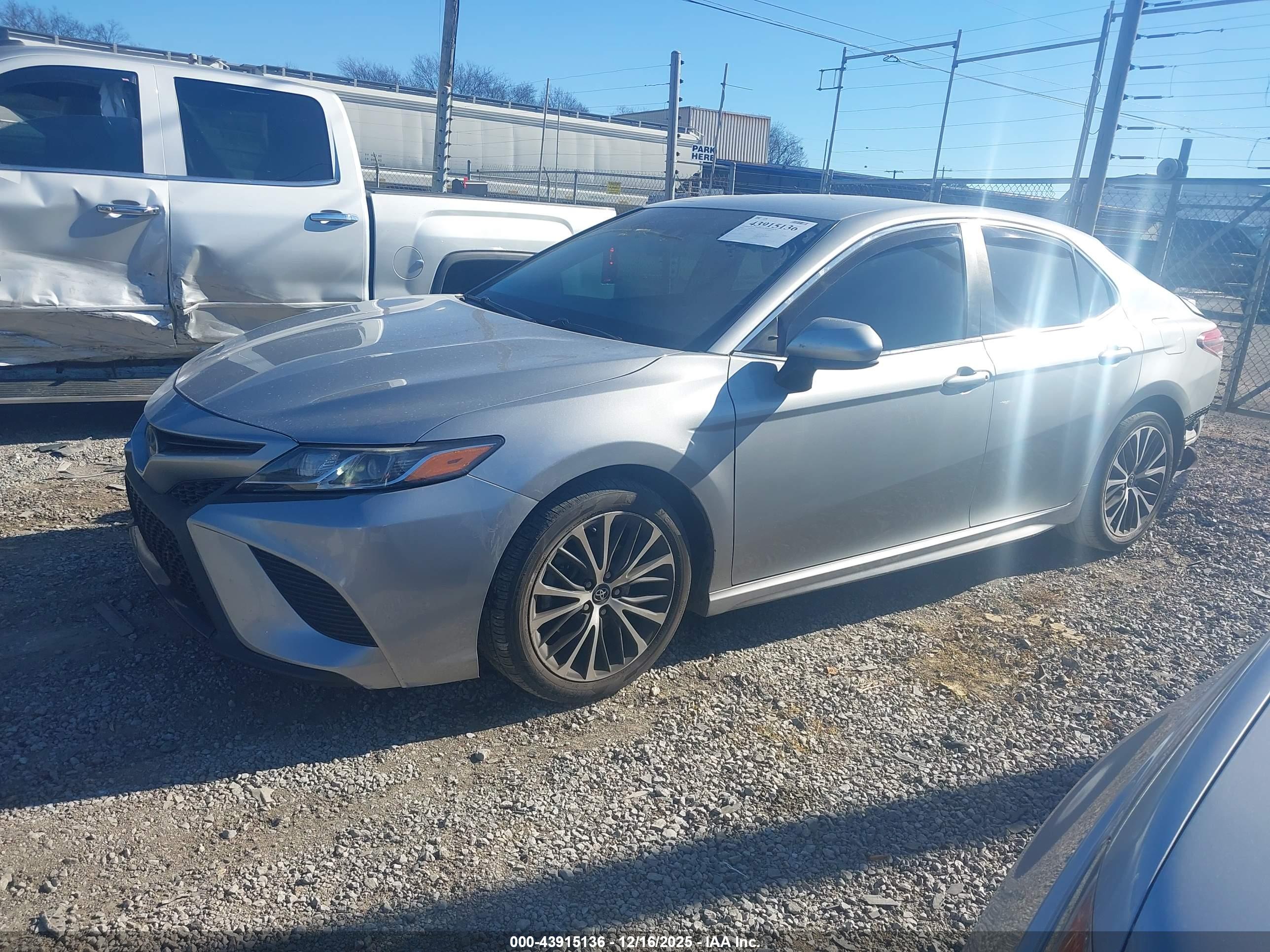 TOYOTA CAMRY image 2