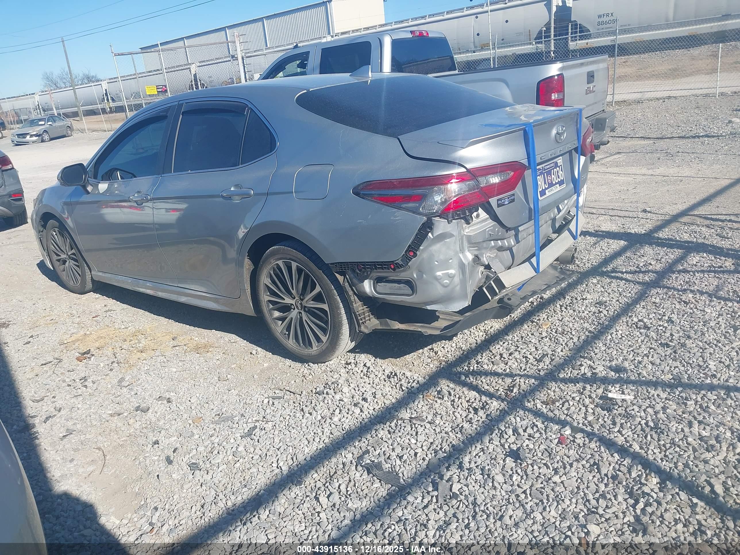 TOYOTA CAMRY image 3
