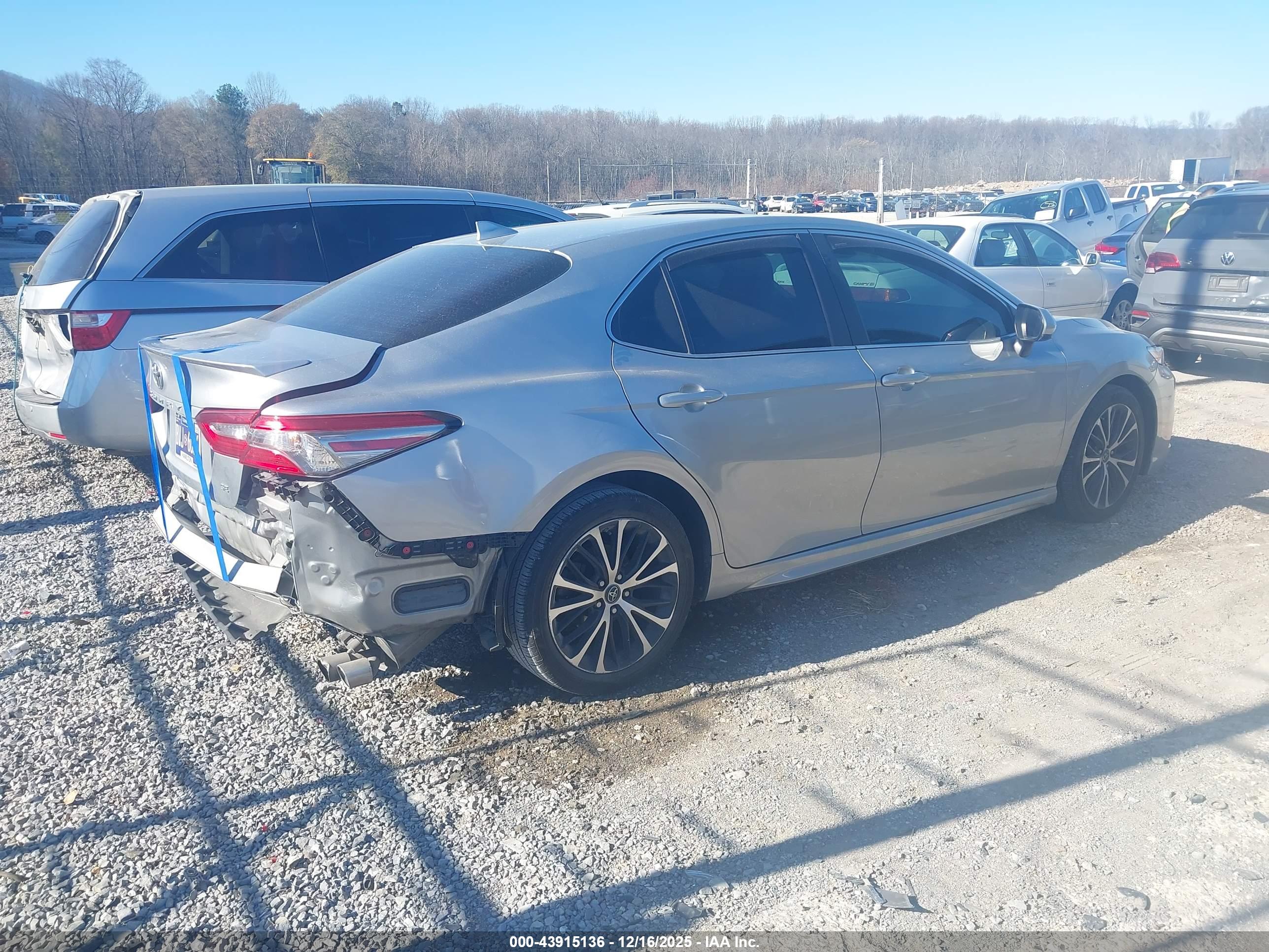 TOYOTA CAMRY image 4