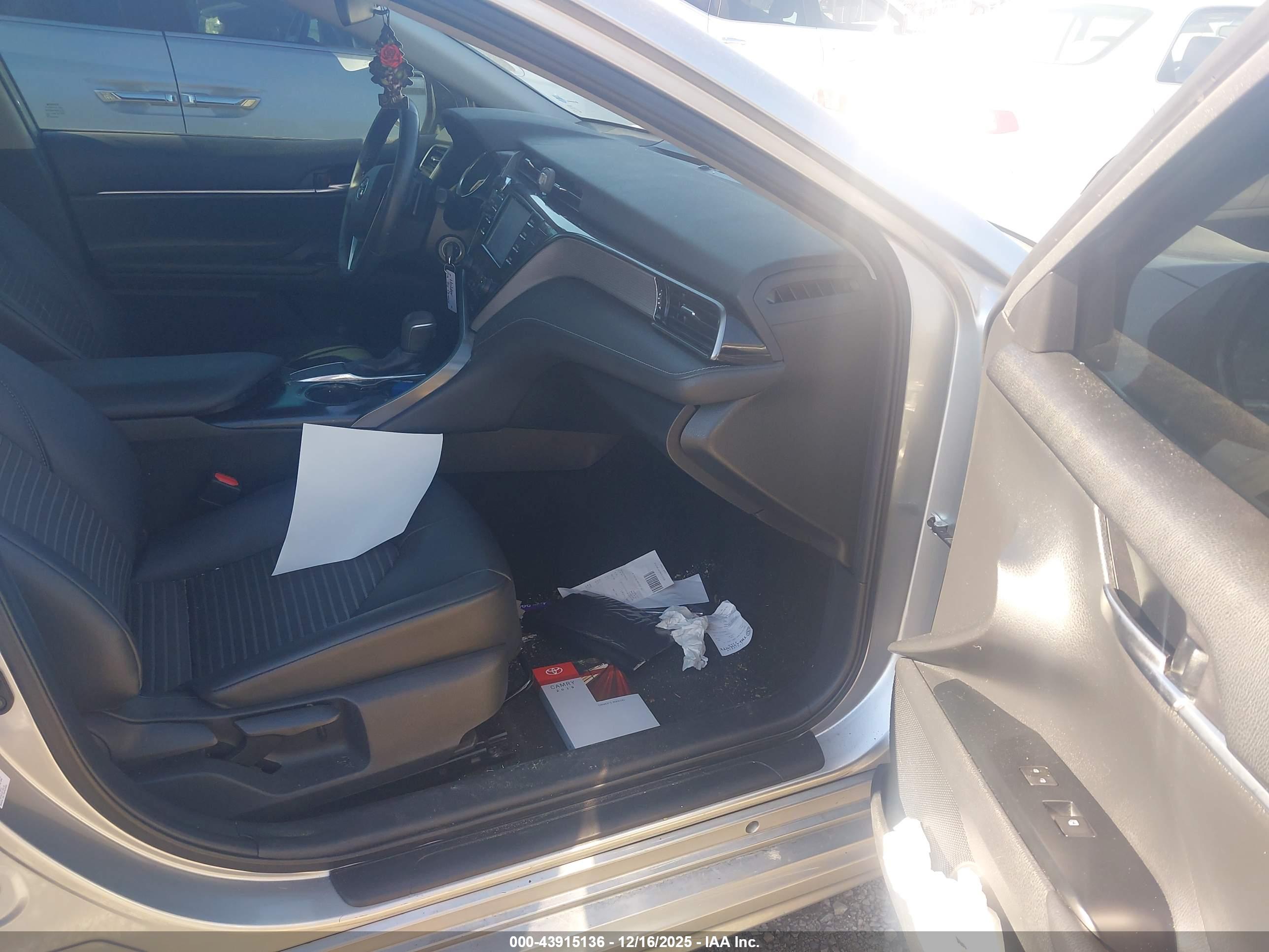 TOYOTA CAMRY image 5