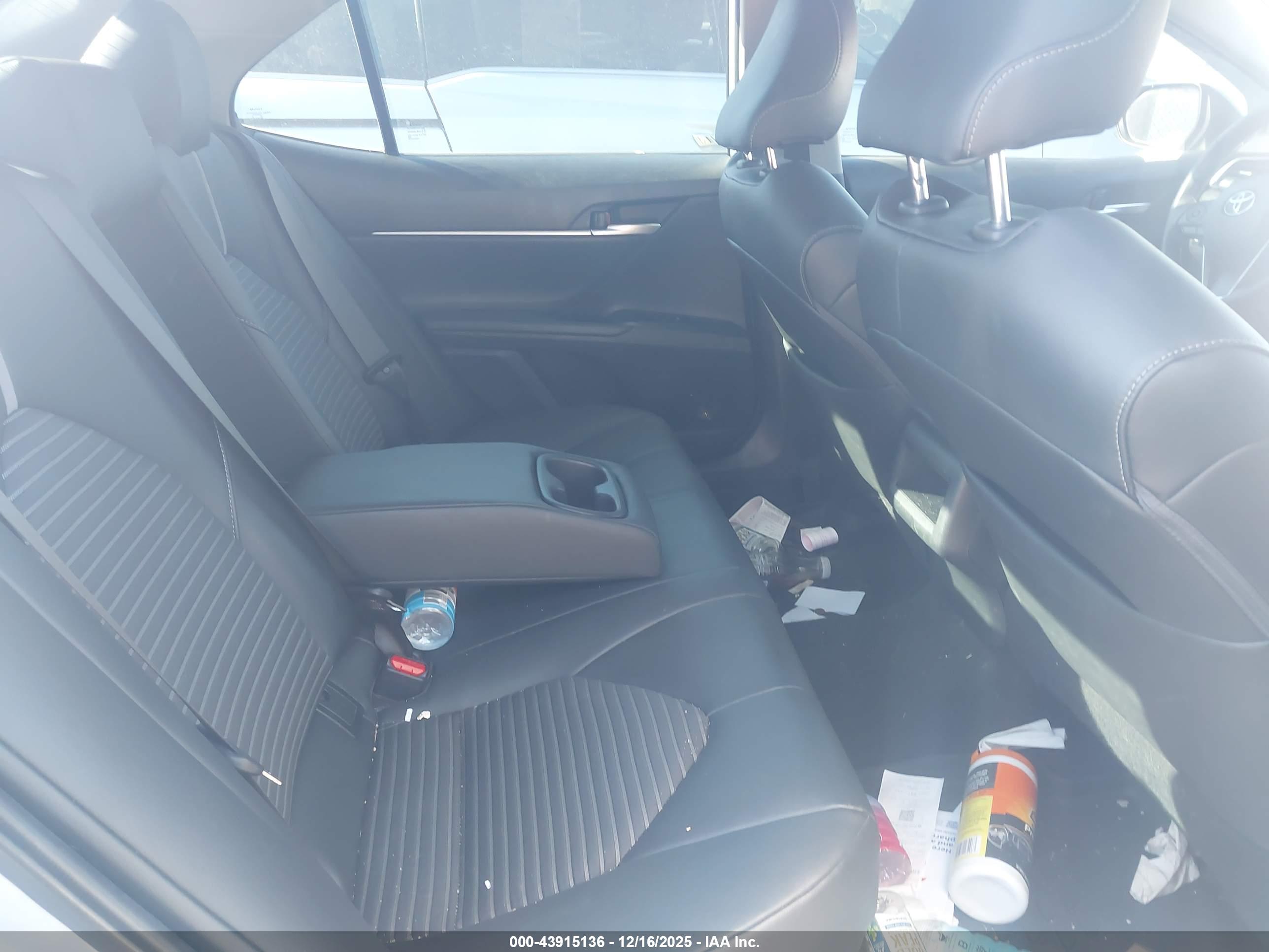TOYOTA CAMRY image 8