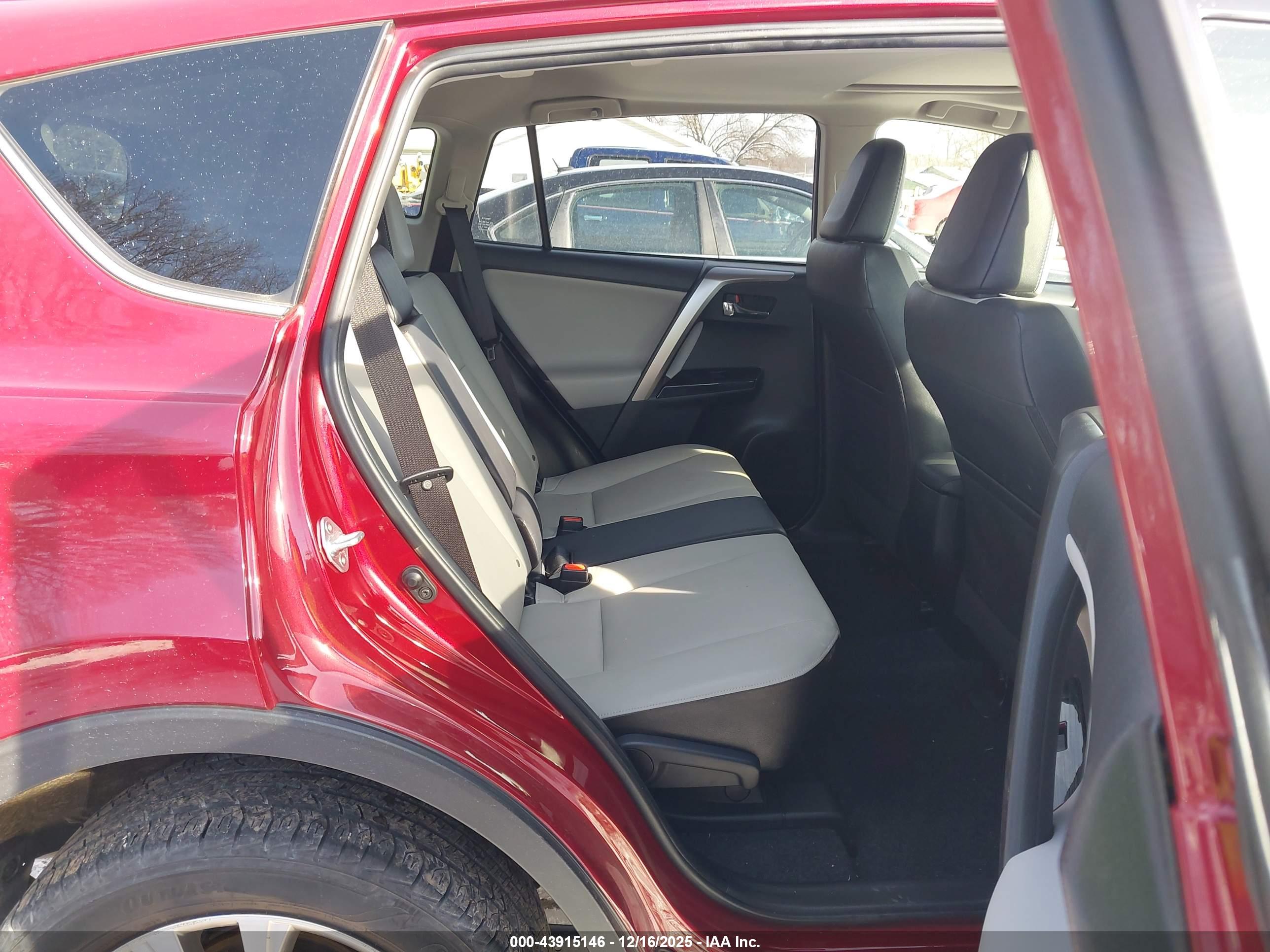 TOYOTA RAV4 image 8