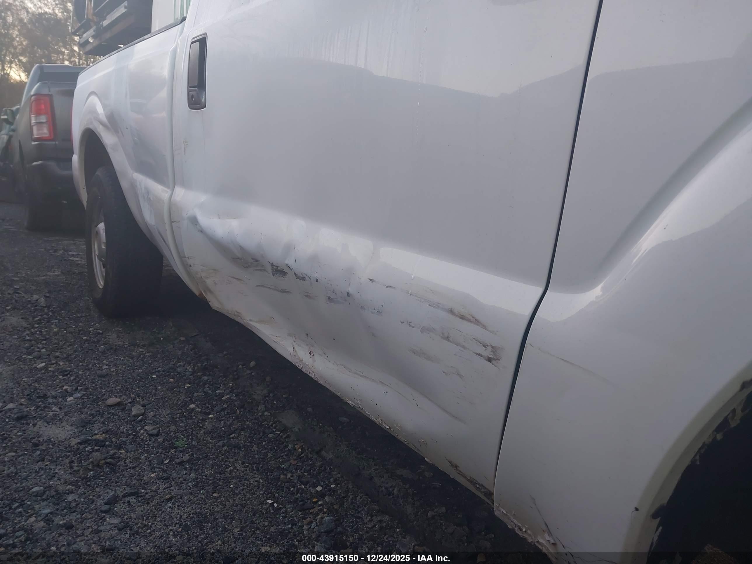 FORD F-350 image 6