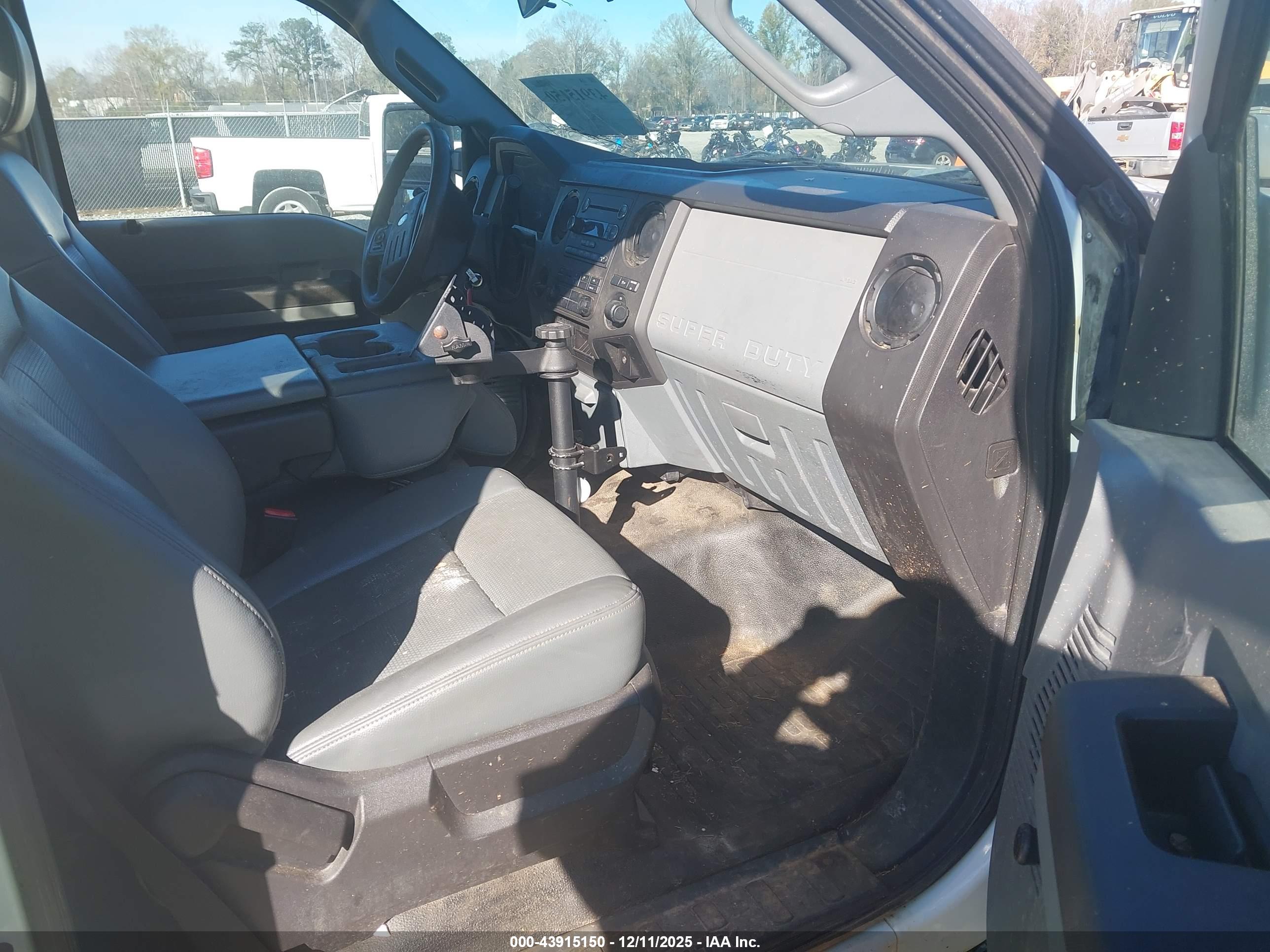 FORD F-350 image 8
