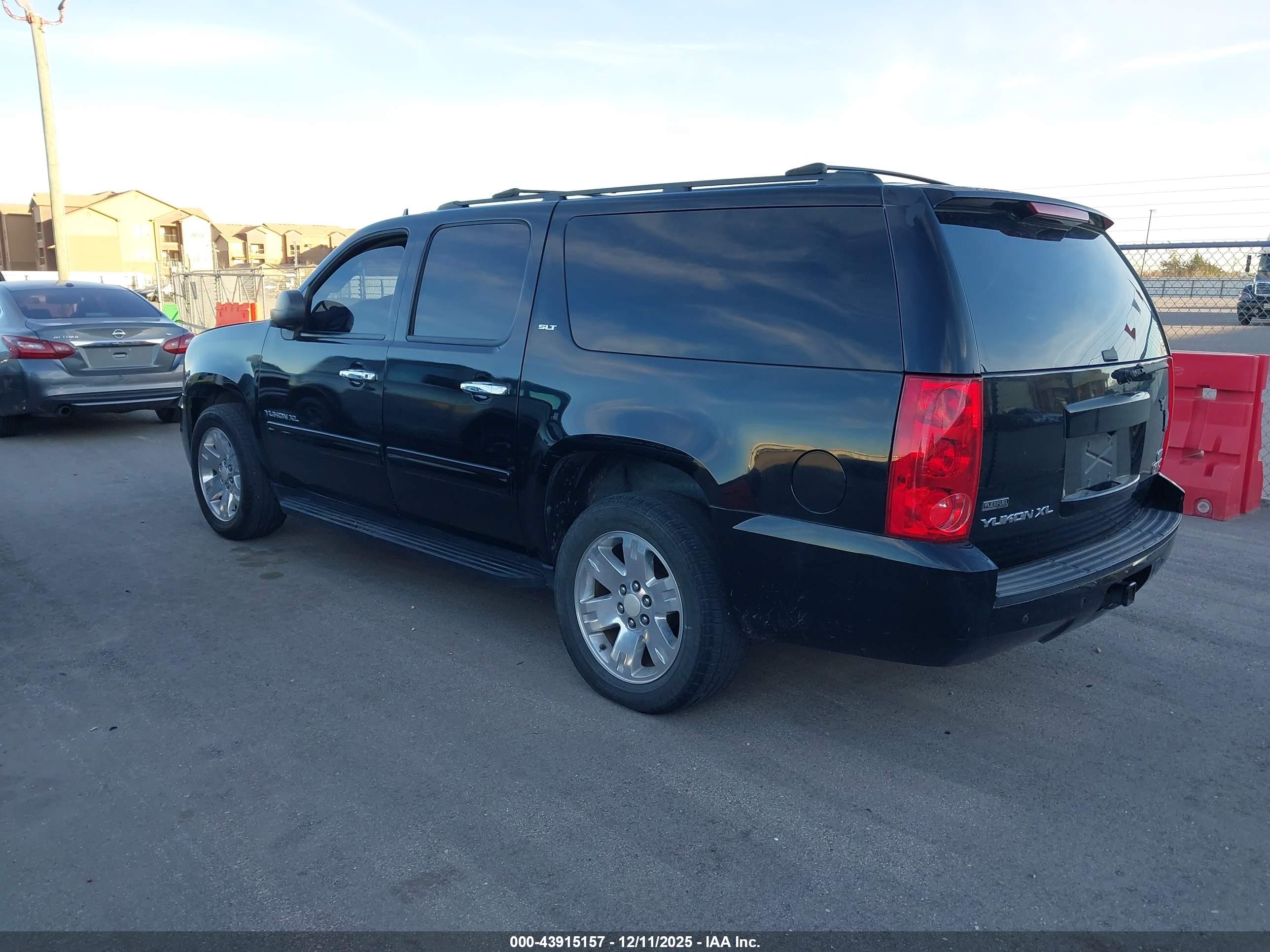GMC YUKON image 3