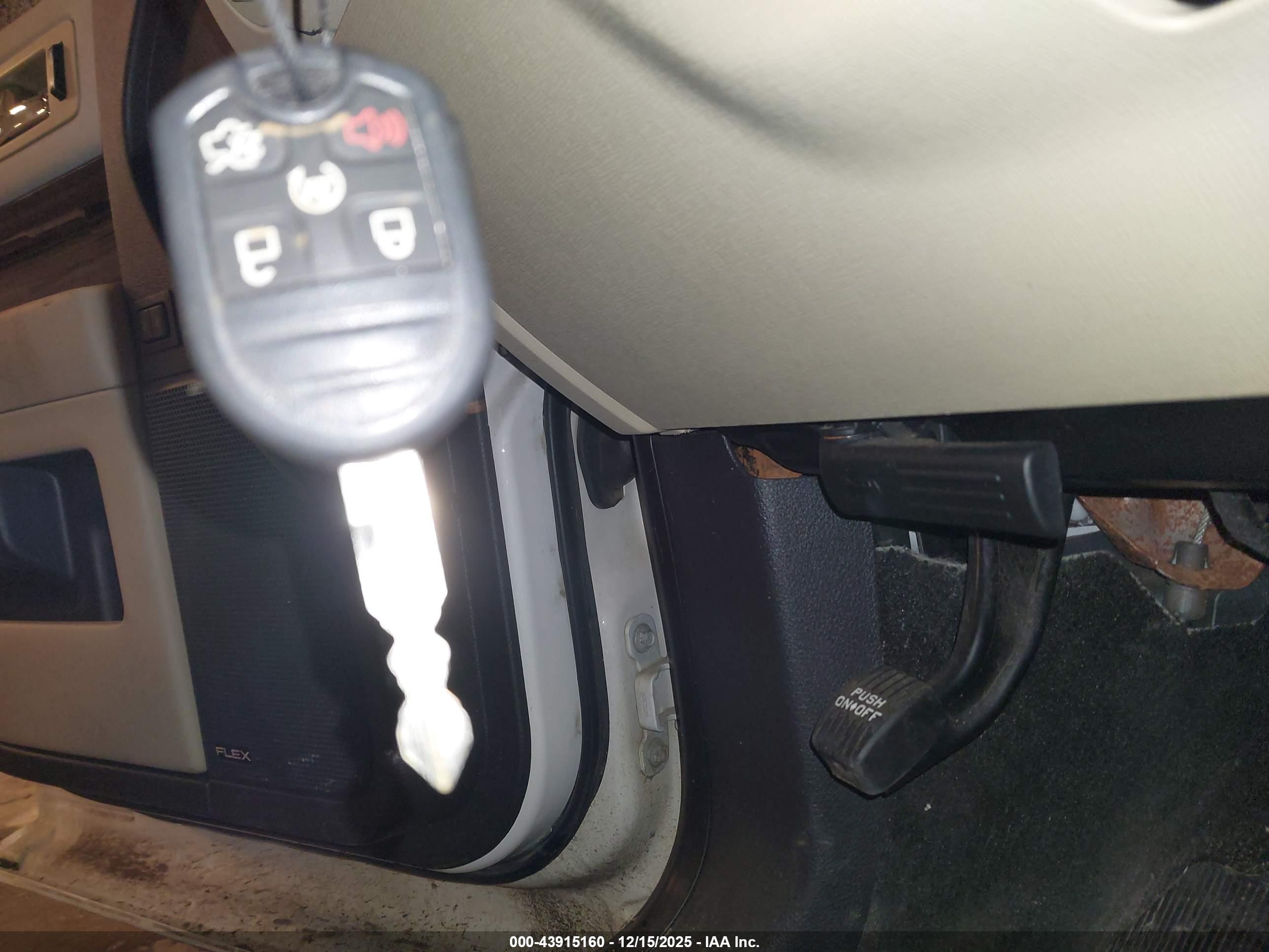 FORD FLEX image 11