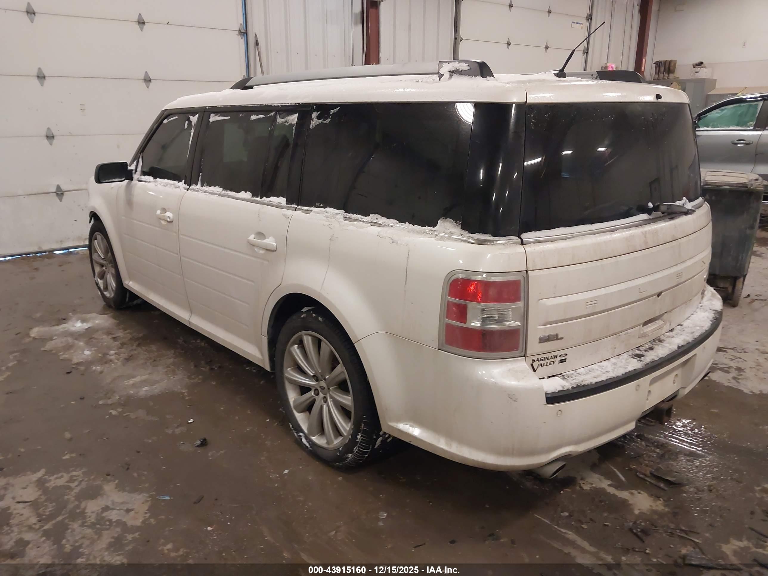 FORD FLEX image 3