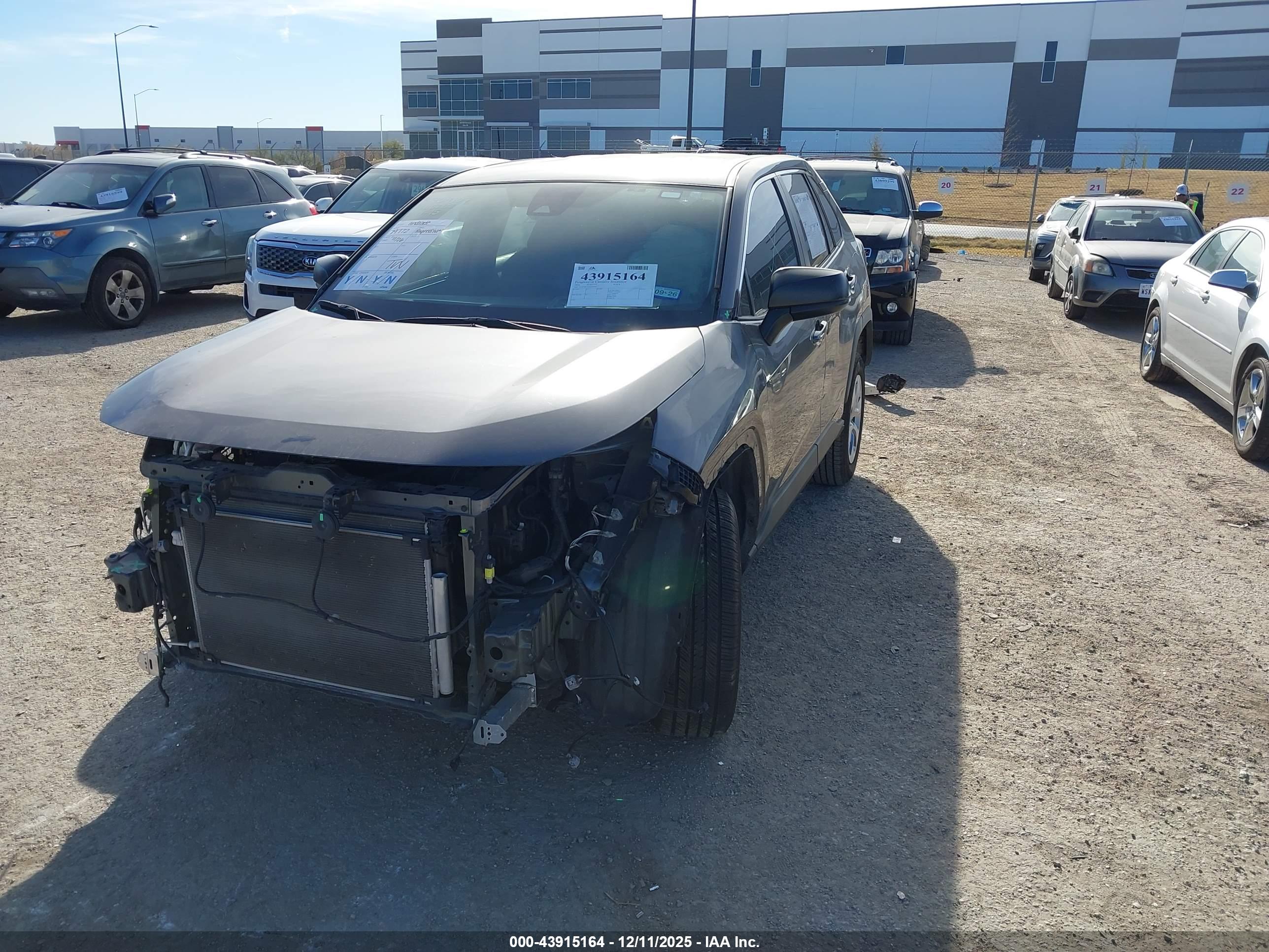 TOYOTA RAV4 image 2