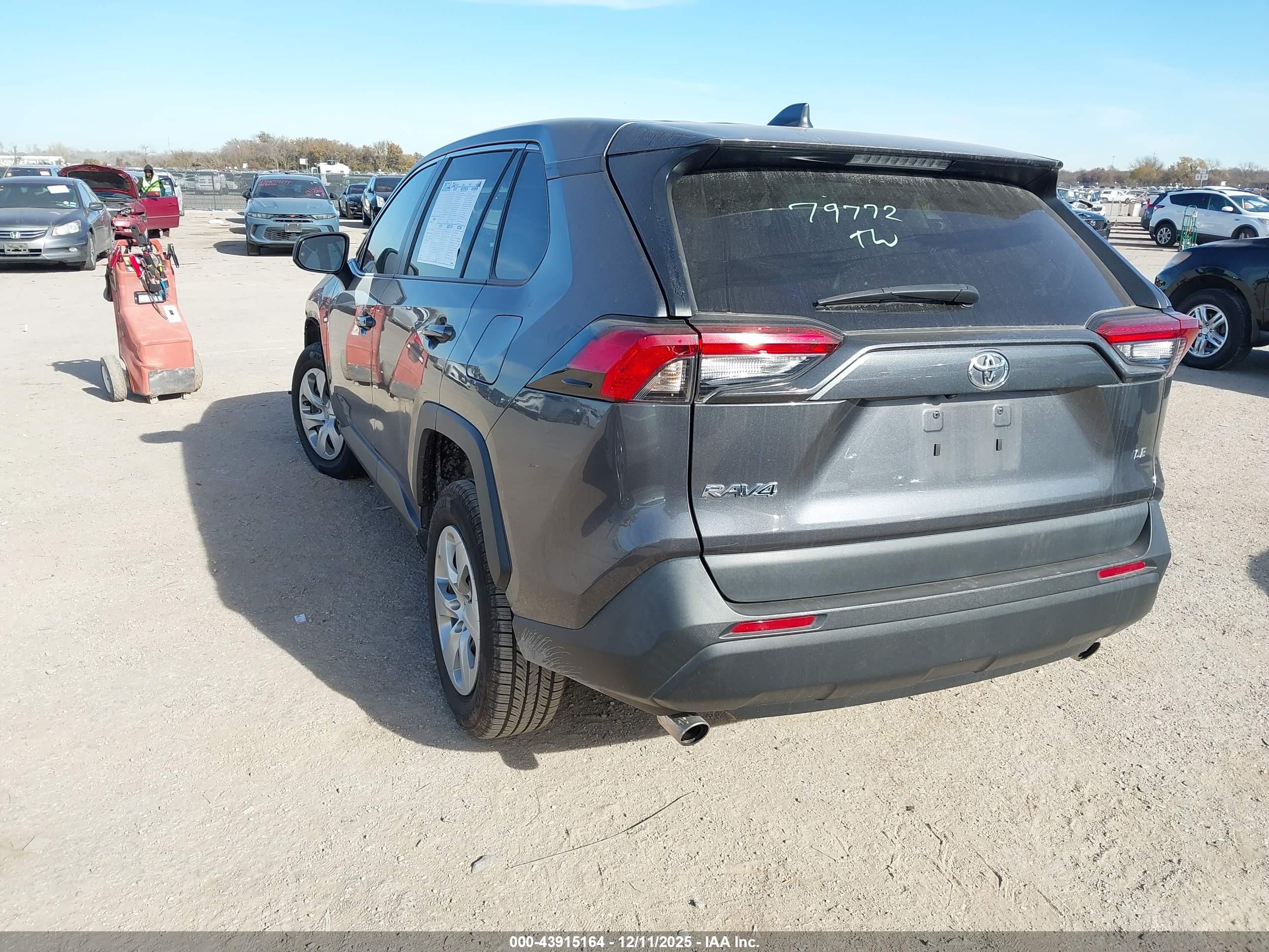 TOYOTA RAV4 image 3