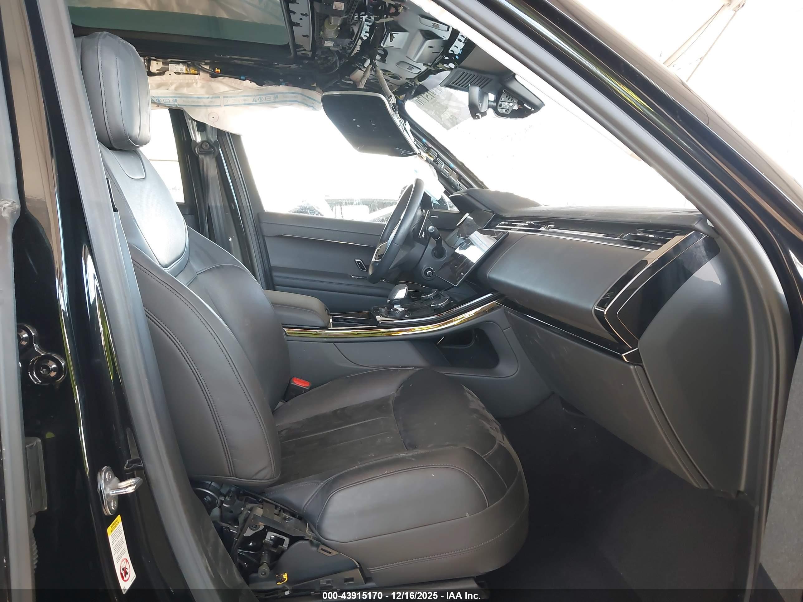 LAND ROVER image 5