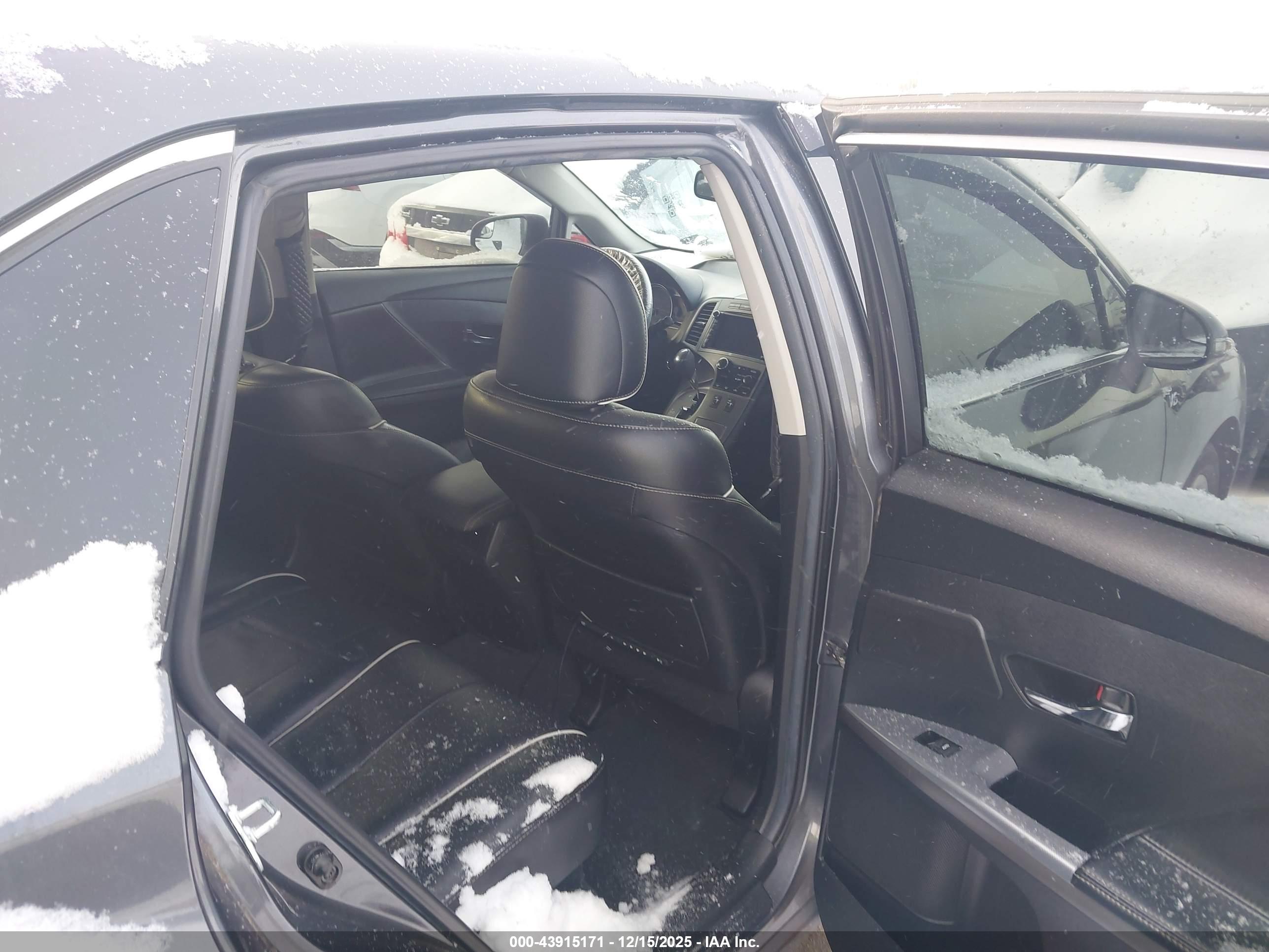 TOYOTA VENZA image 8