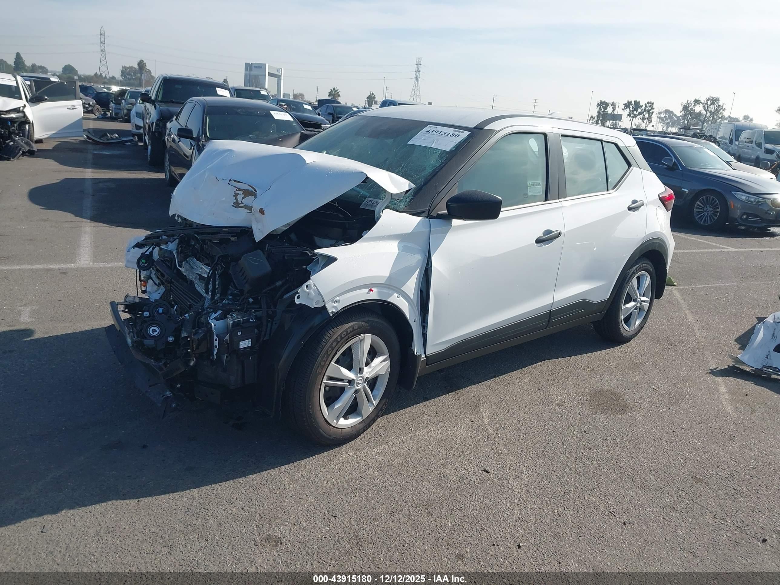 NISSAN KICKS image 2