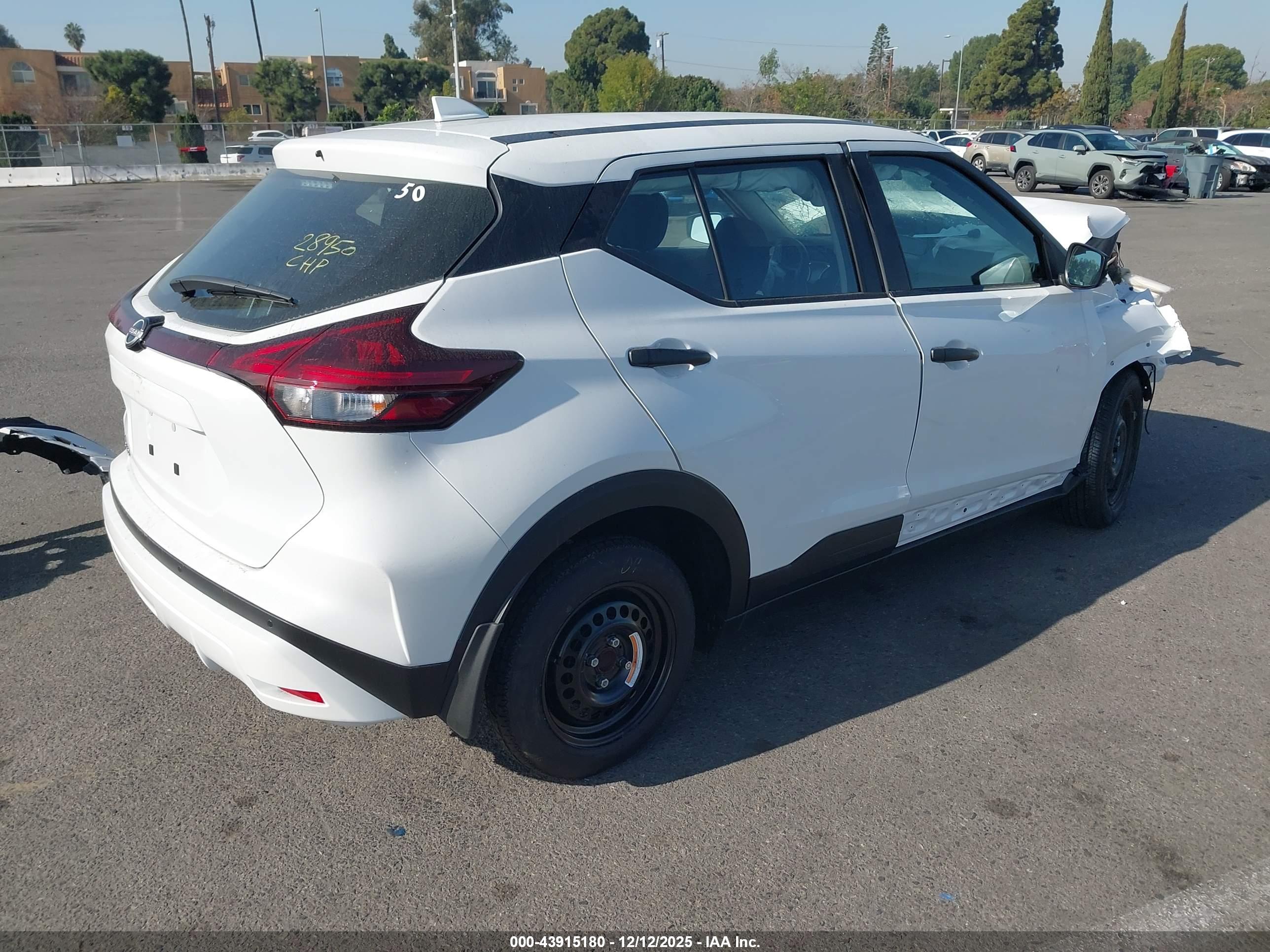 NISSAN KICKS image 4