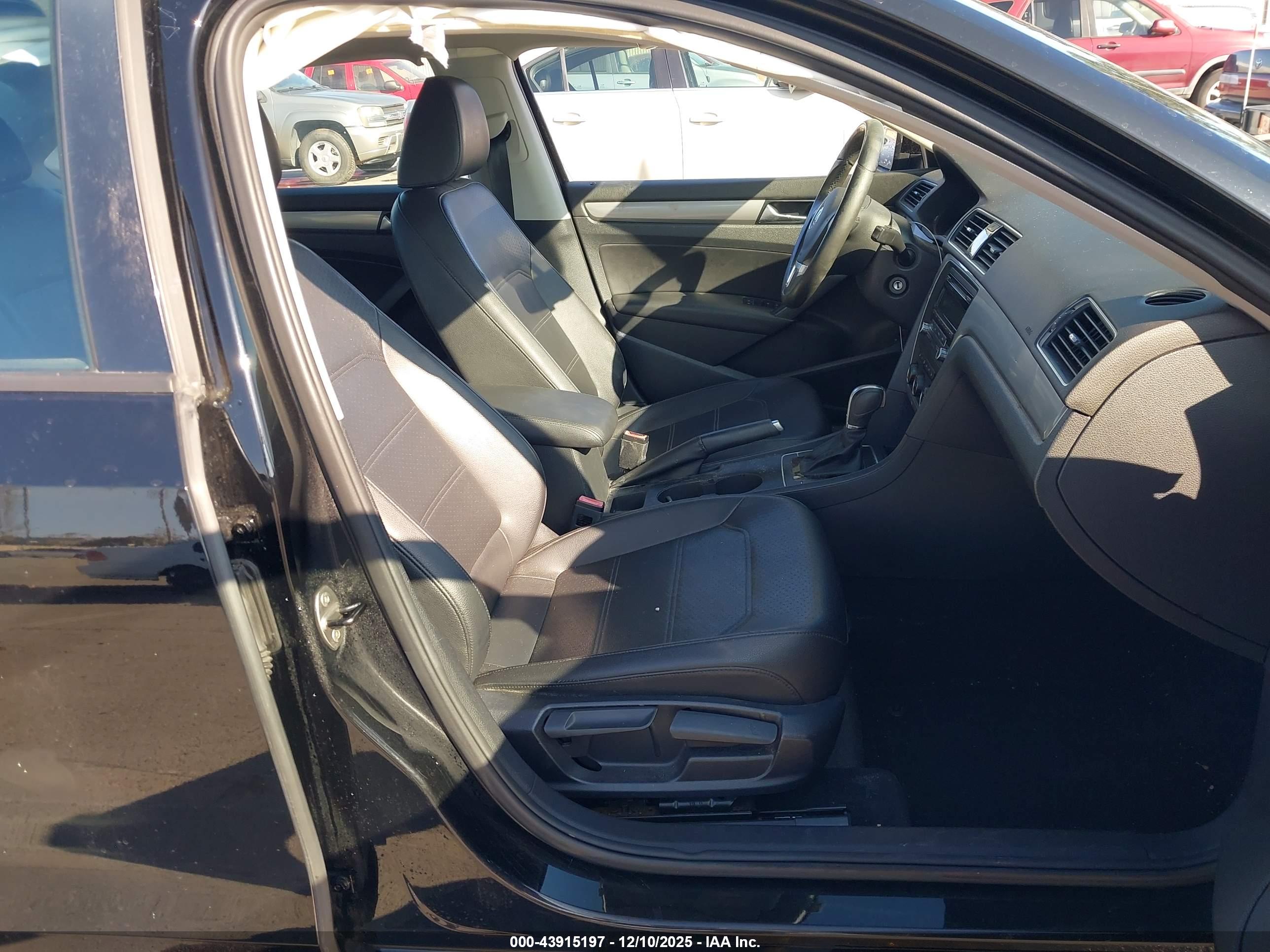 VOLKSWAGEN PASSAT image 5