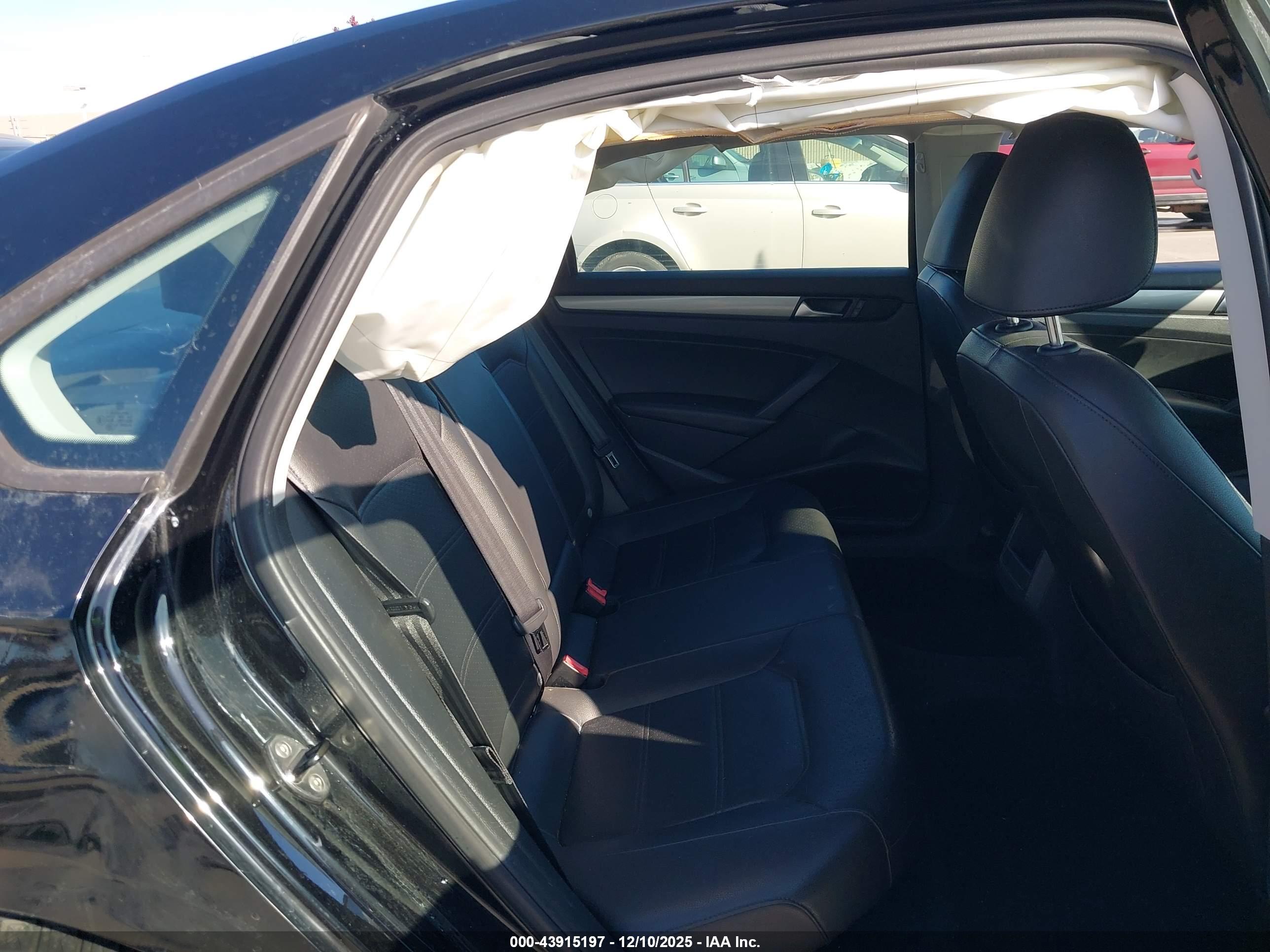VOLKSWAGEN PASSAT image 8