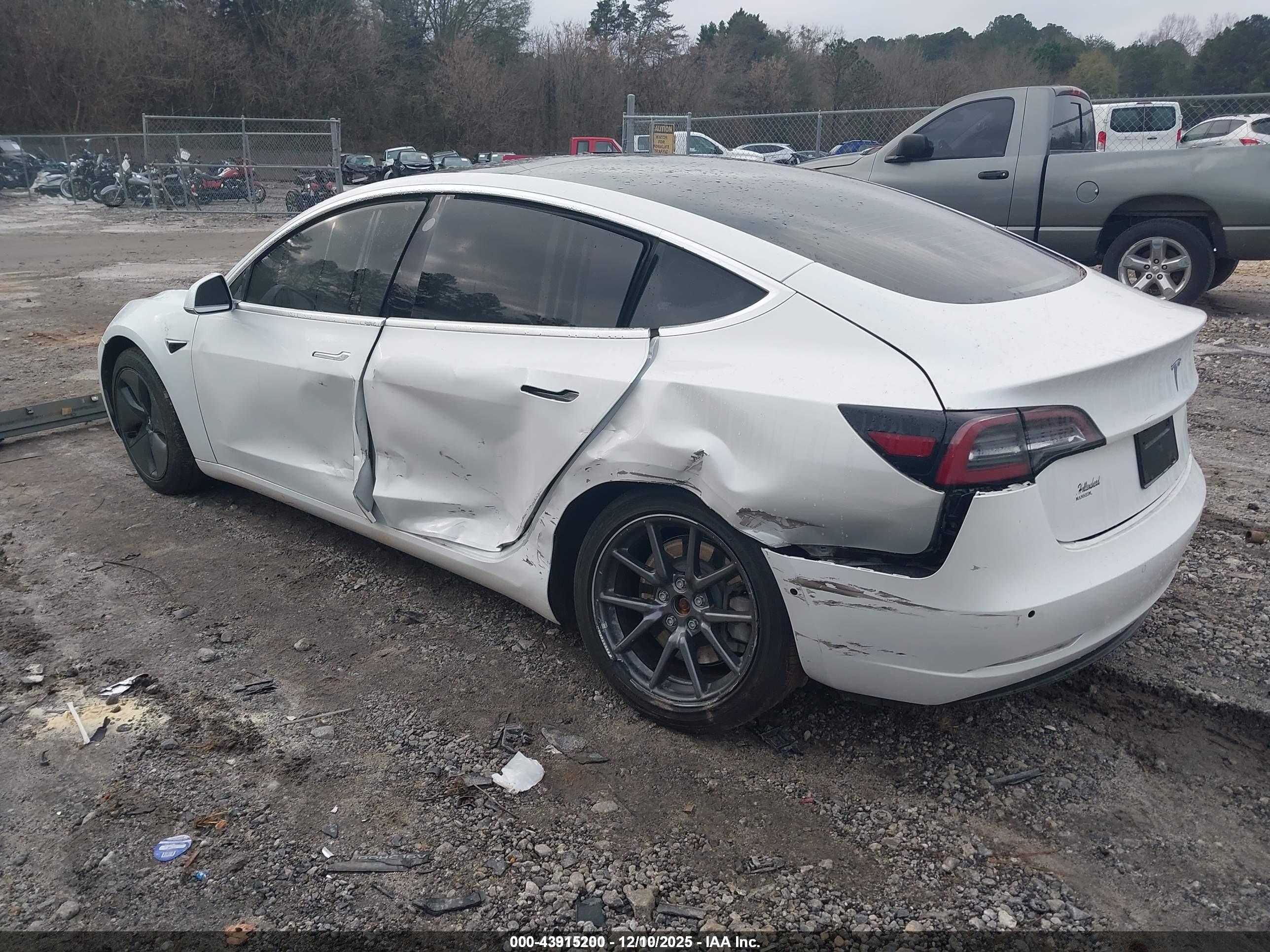 TESLA MODEL image 3