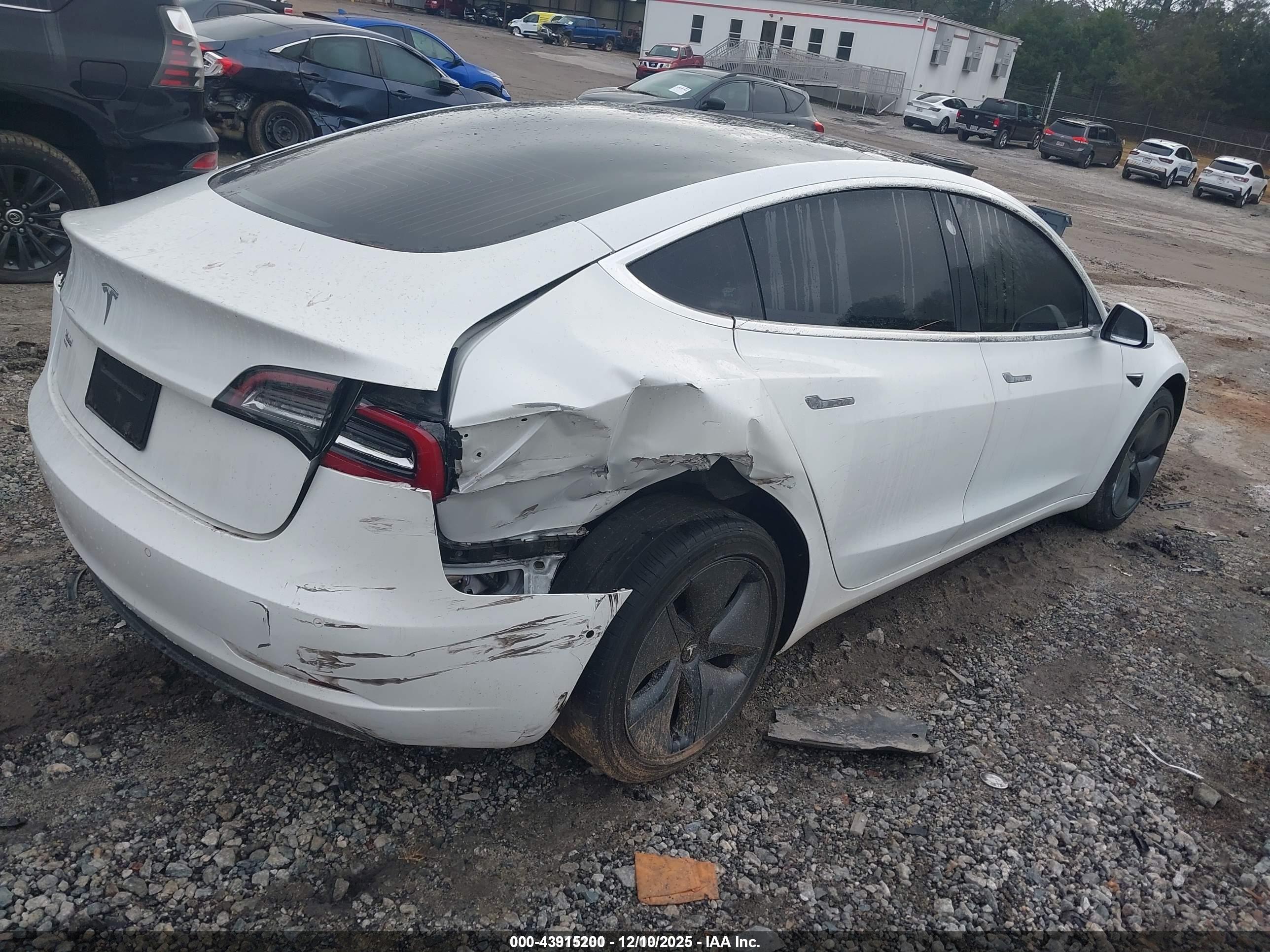 TESLA MODEL image 4