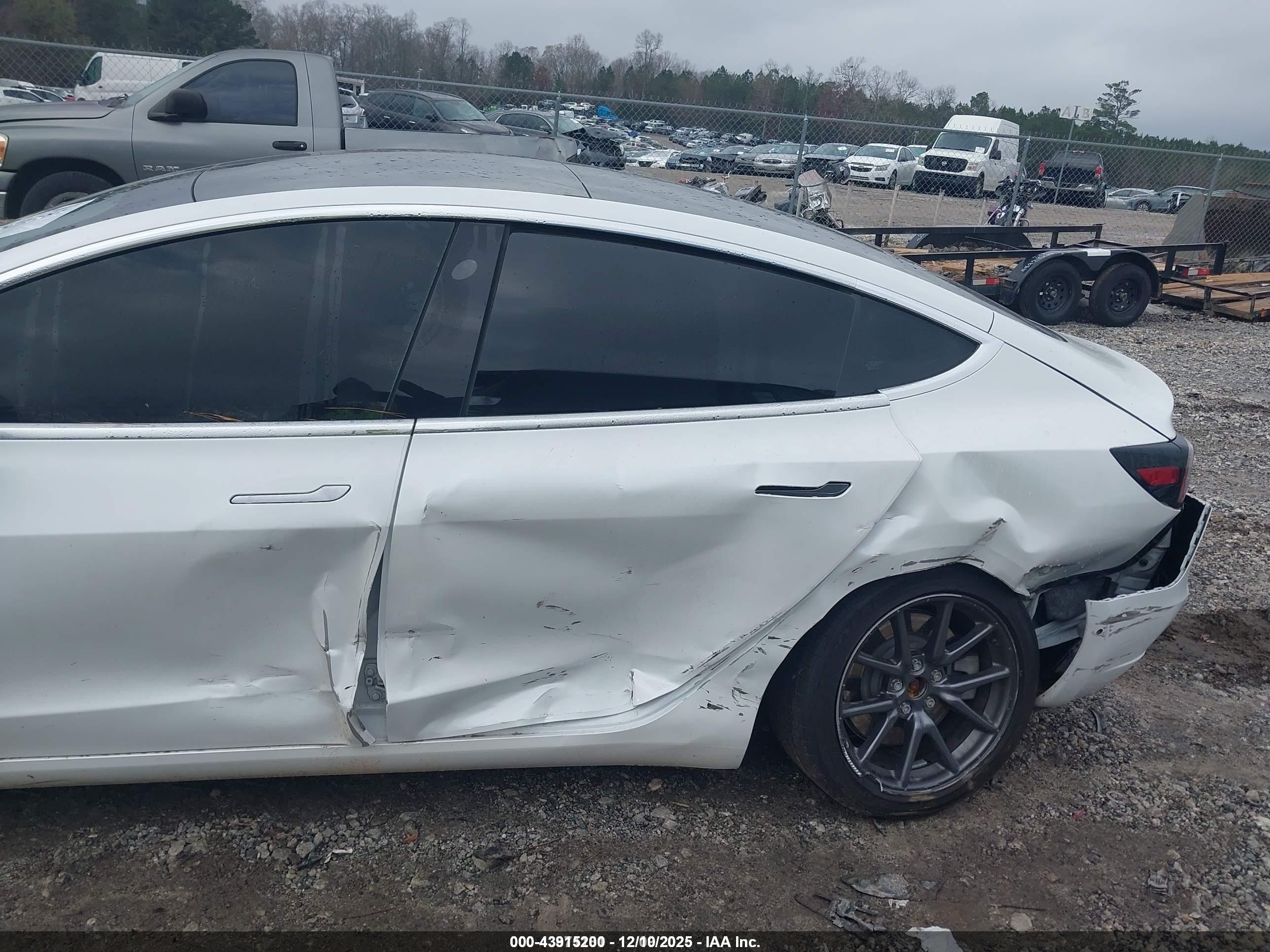 TESLA MODEL image 6