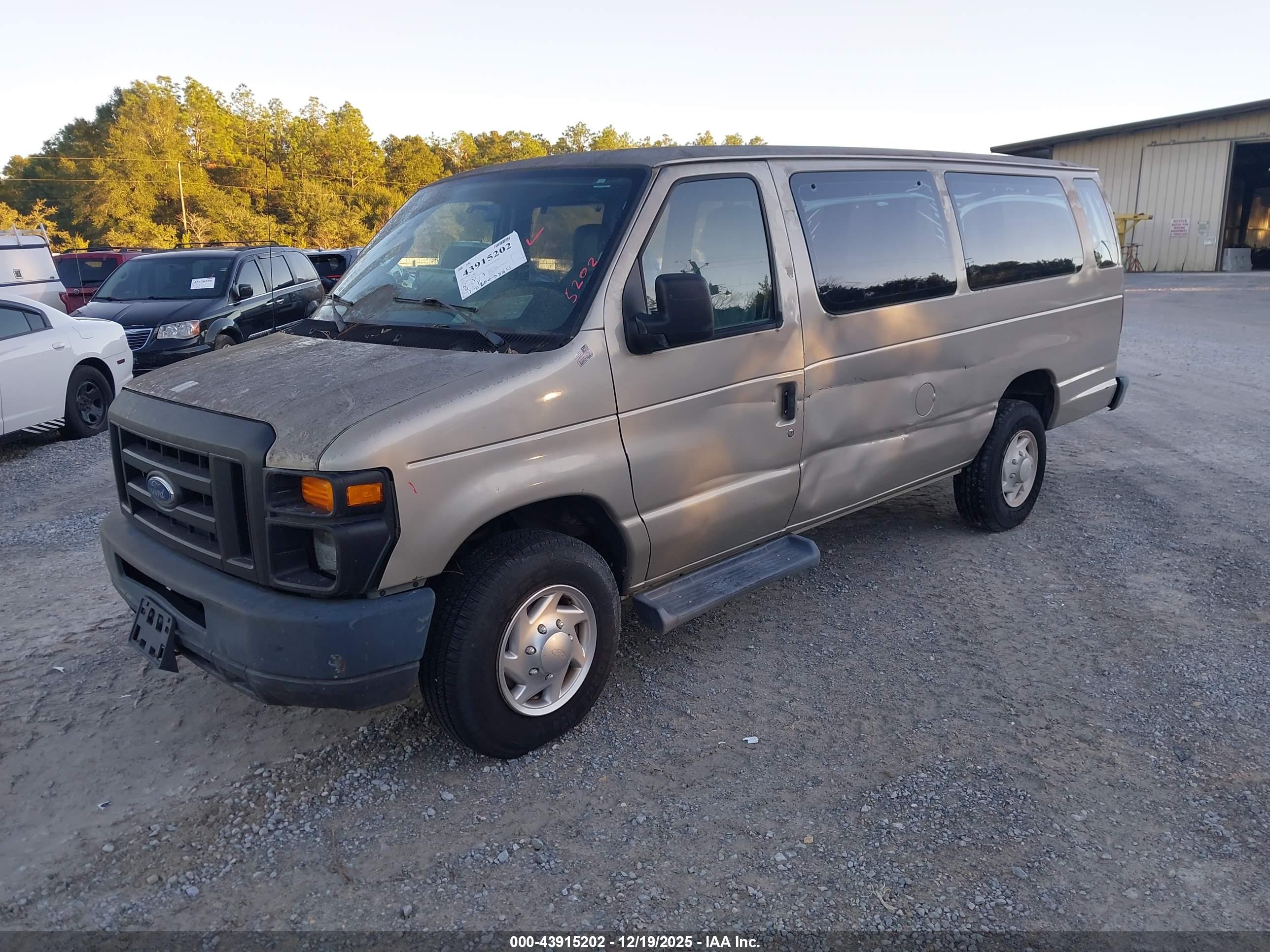 FORD E-350 image 2