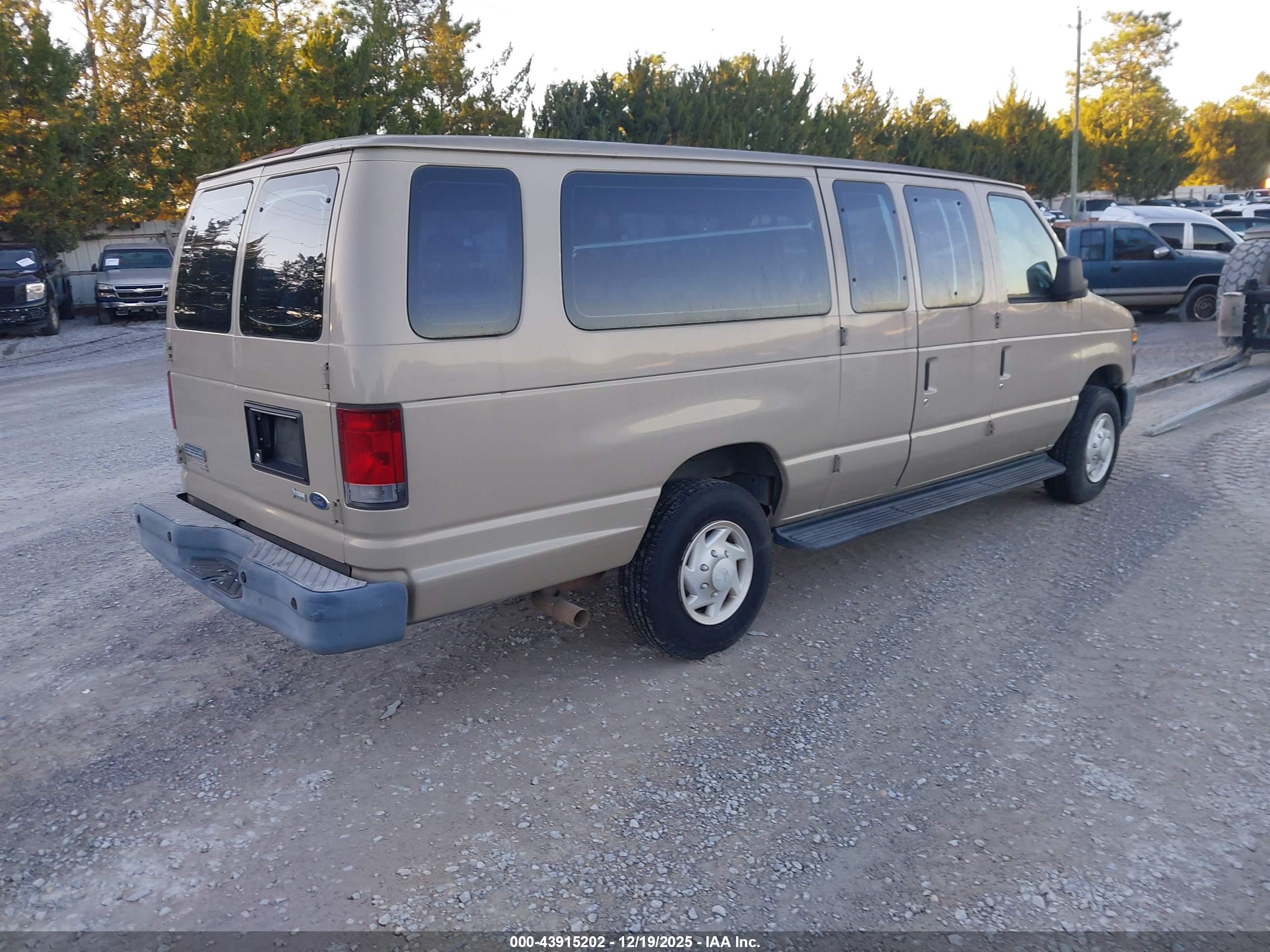 FORD E-350 image 4