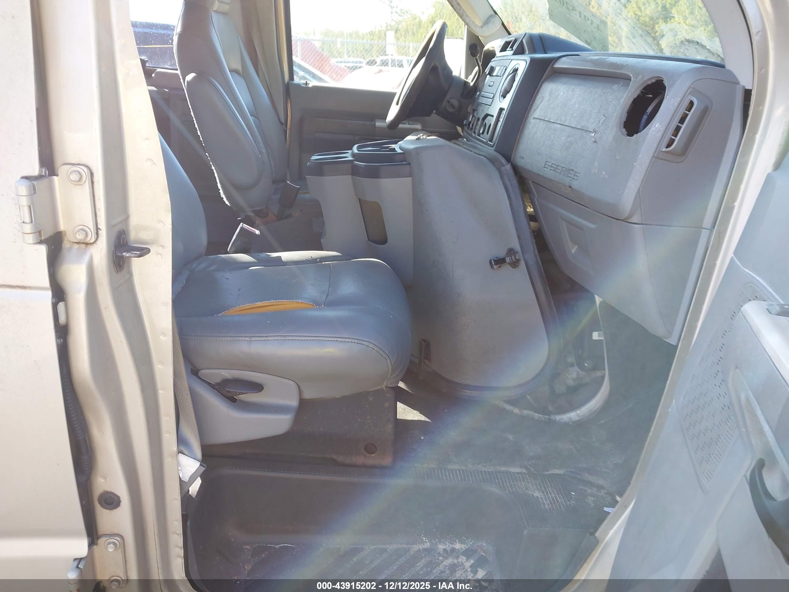 FORD E-350 image 5