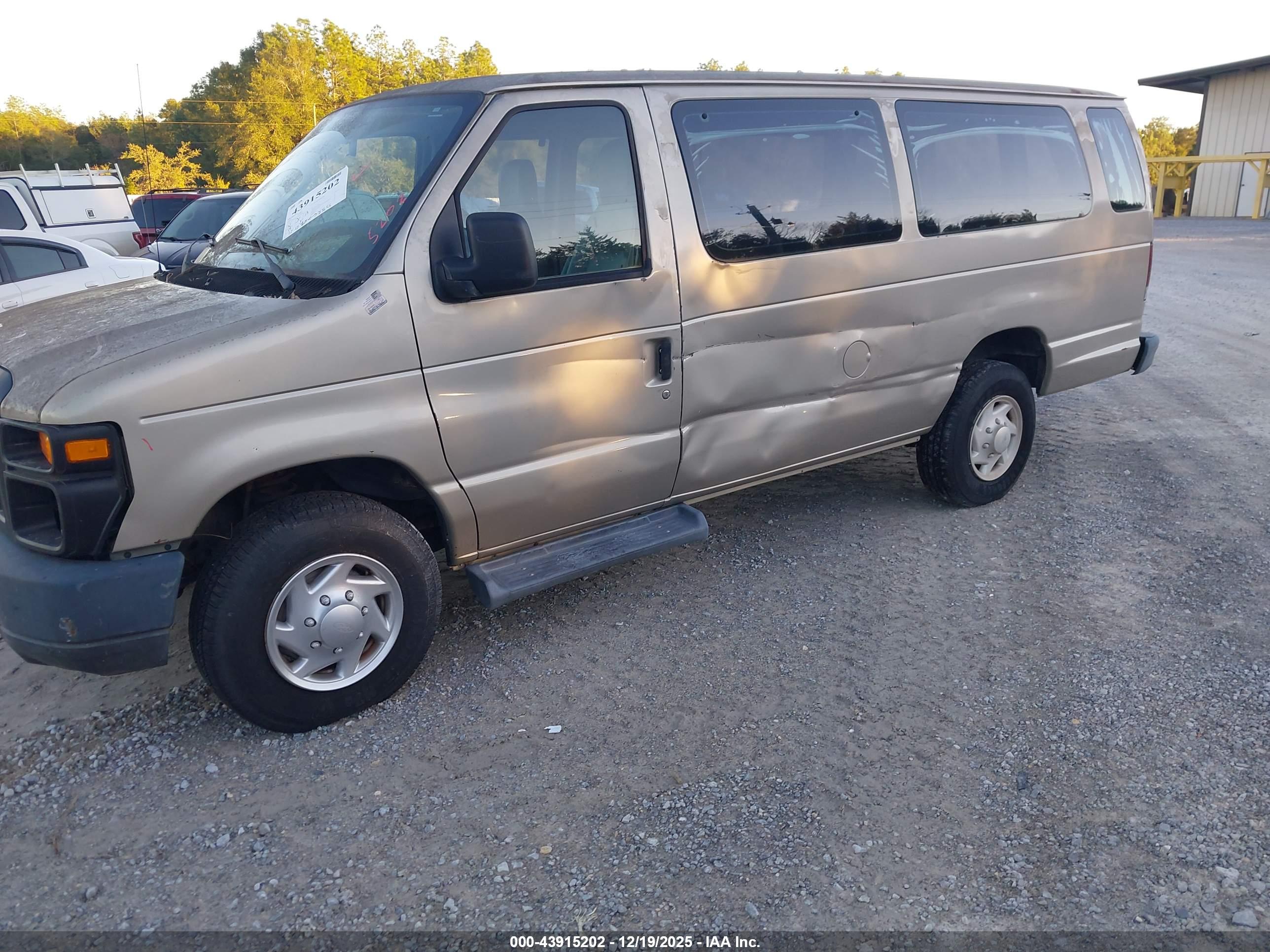 FORD E-350 image 6